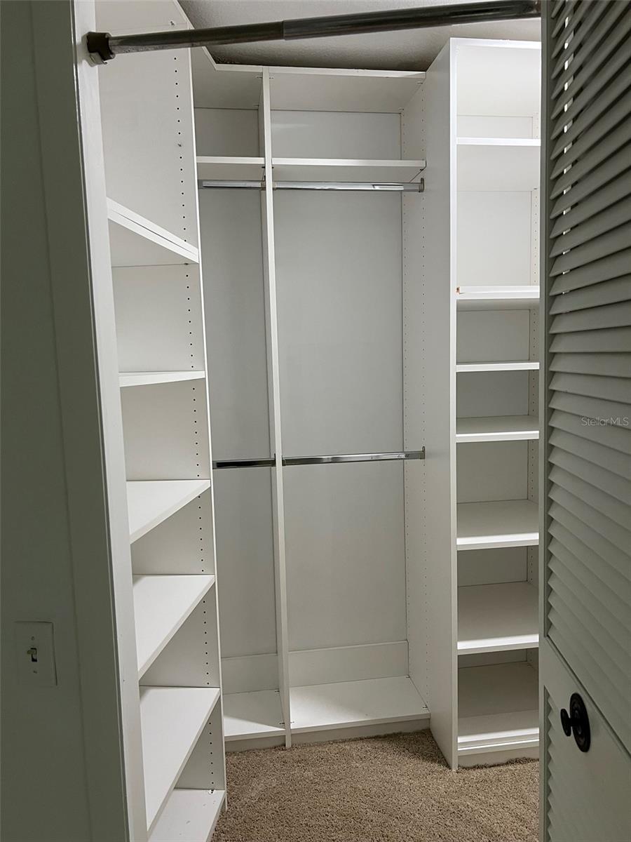 Build in cloths organize center
