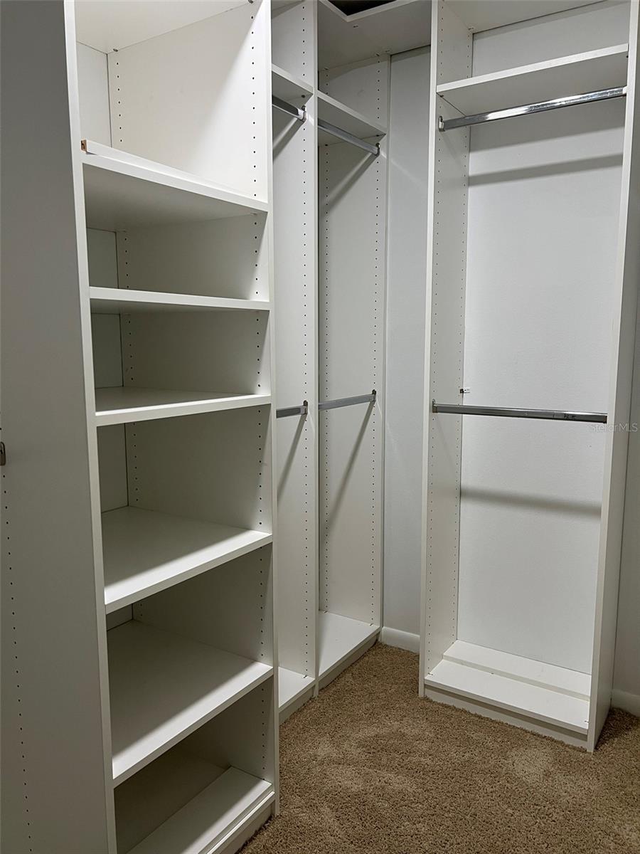 Build in cloths organize center