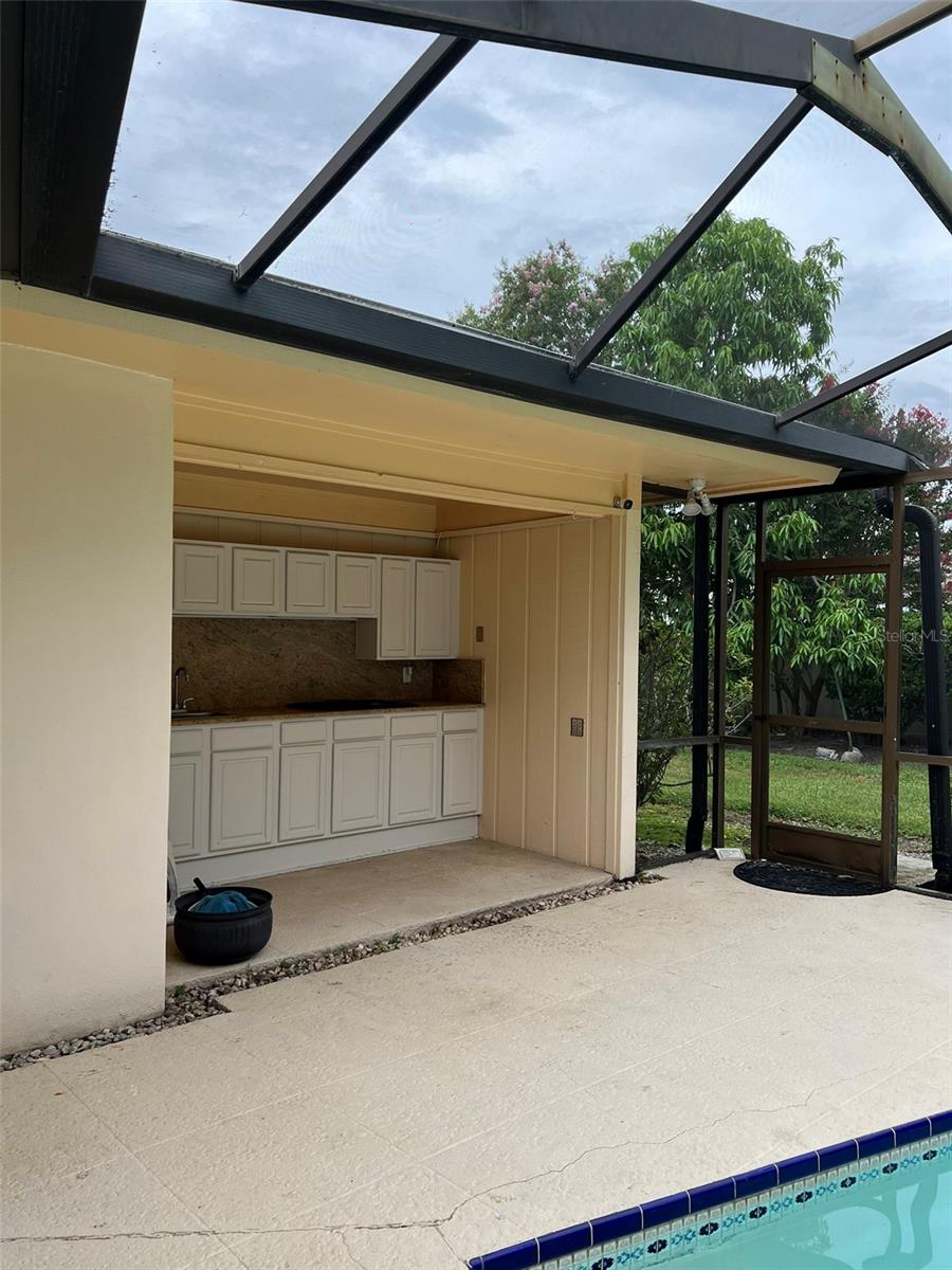 patio grill/kitchen area
