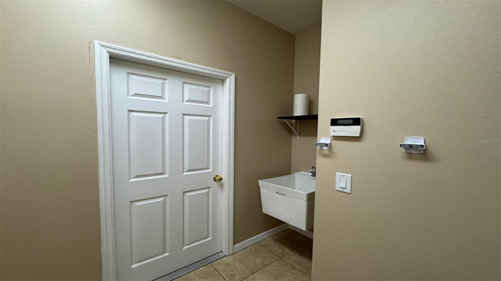 Laundry Room (1)
