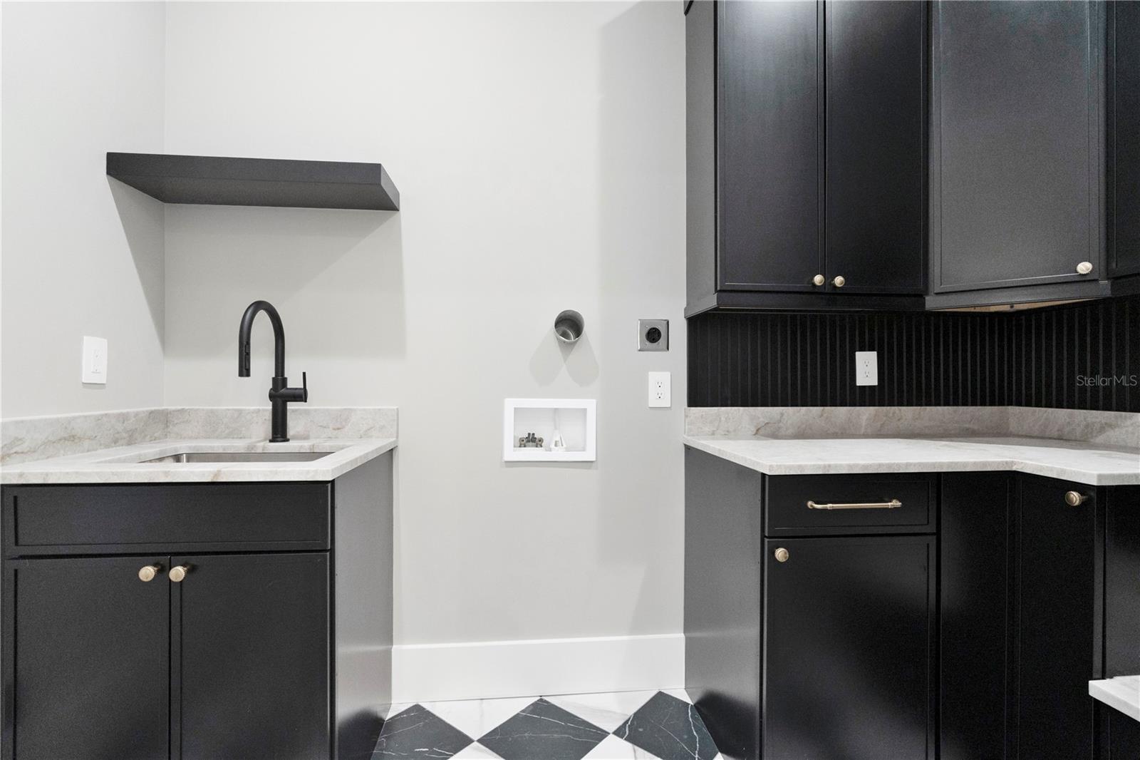 Downstairs Laundry/Mud Room