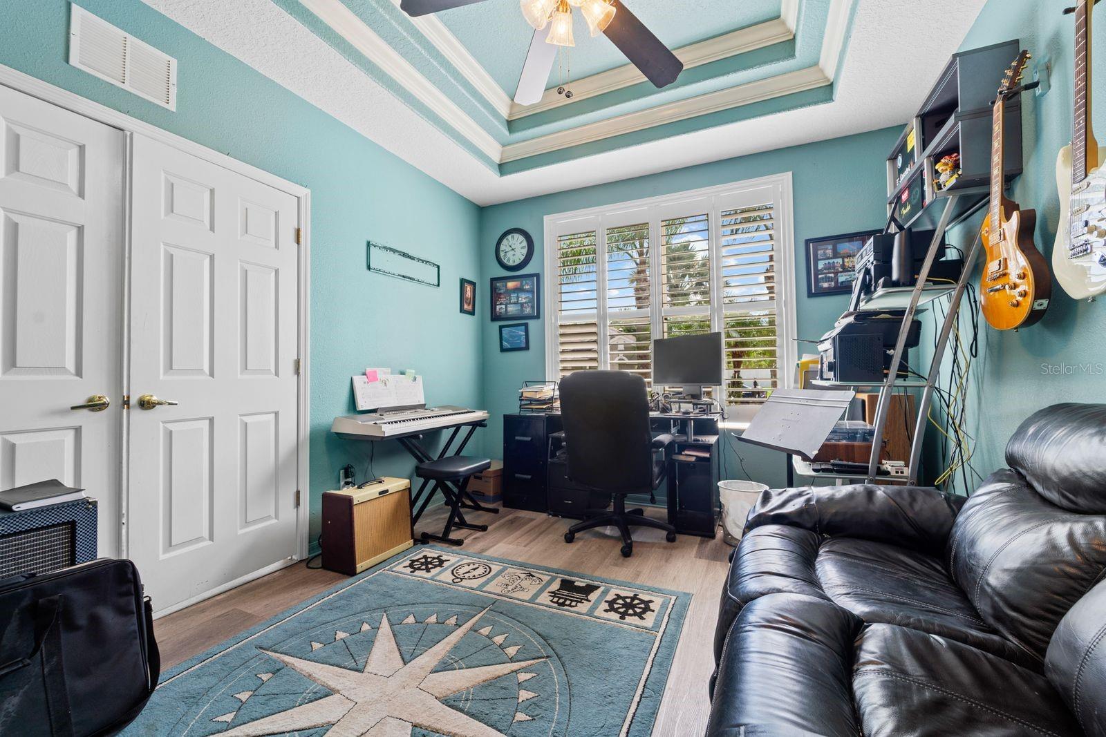 office or 5th bedroom