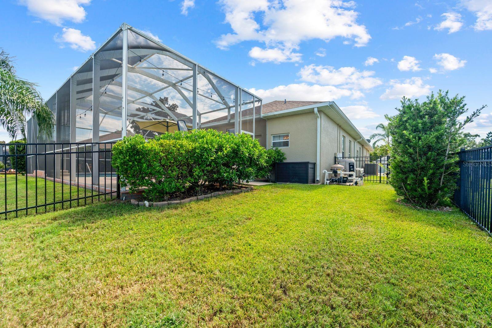 side yard,with dog run
