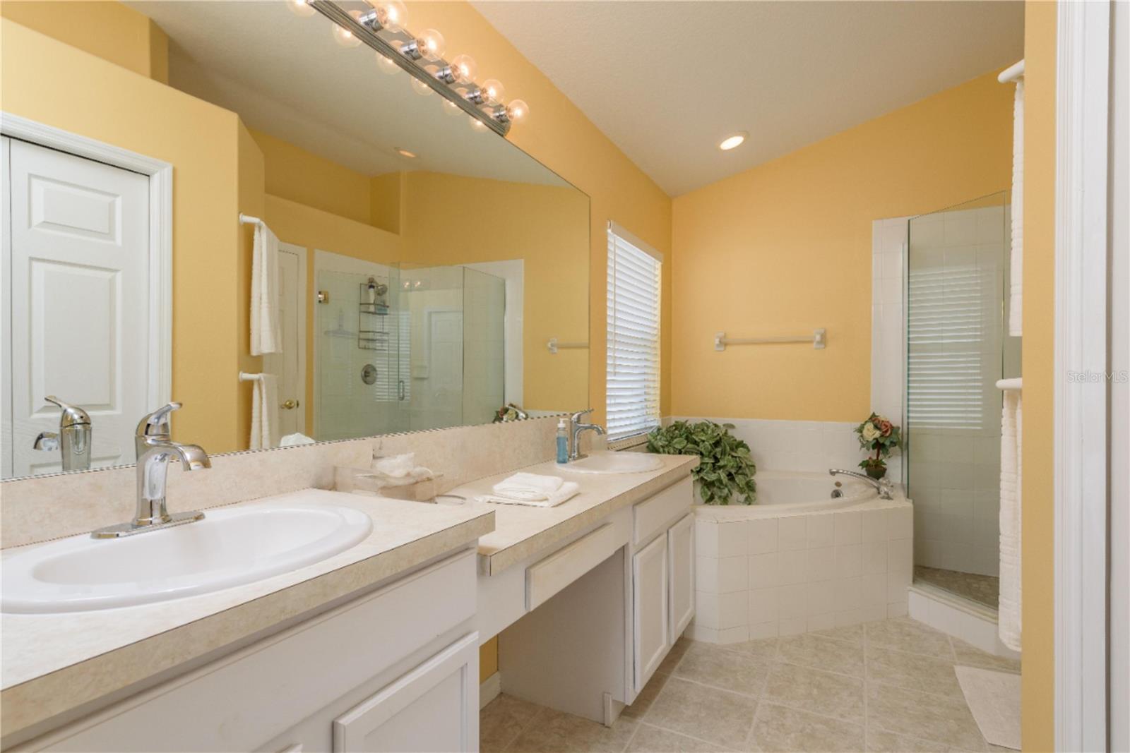Primary en-suite