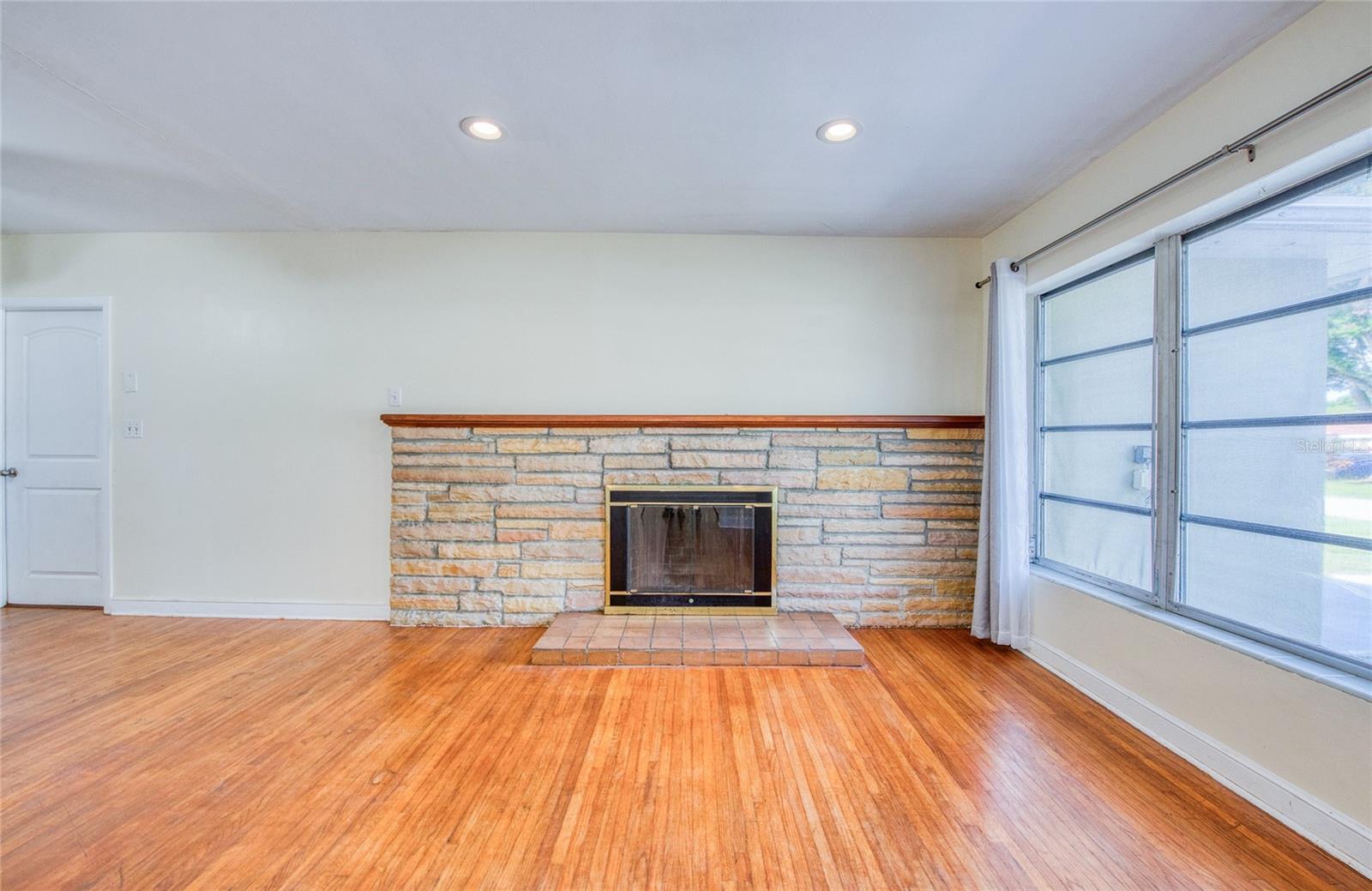 Living Room (1)