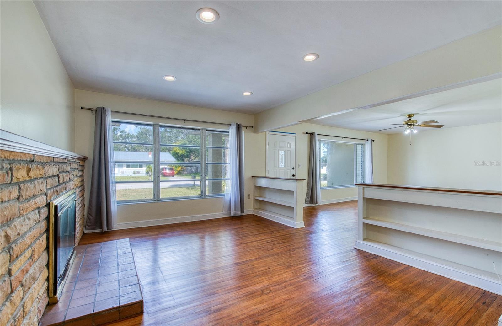 Living Room (3)