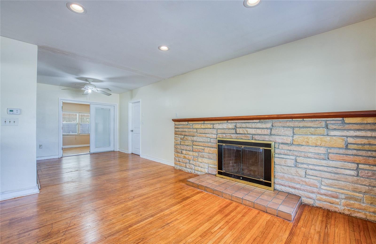Living Room (5)