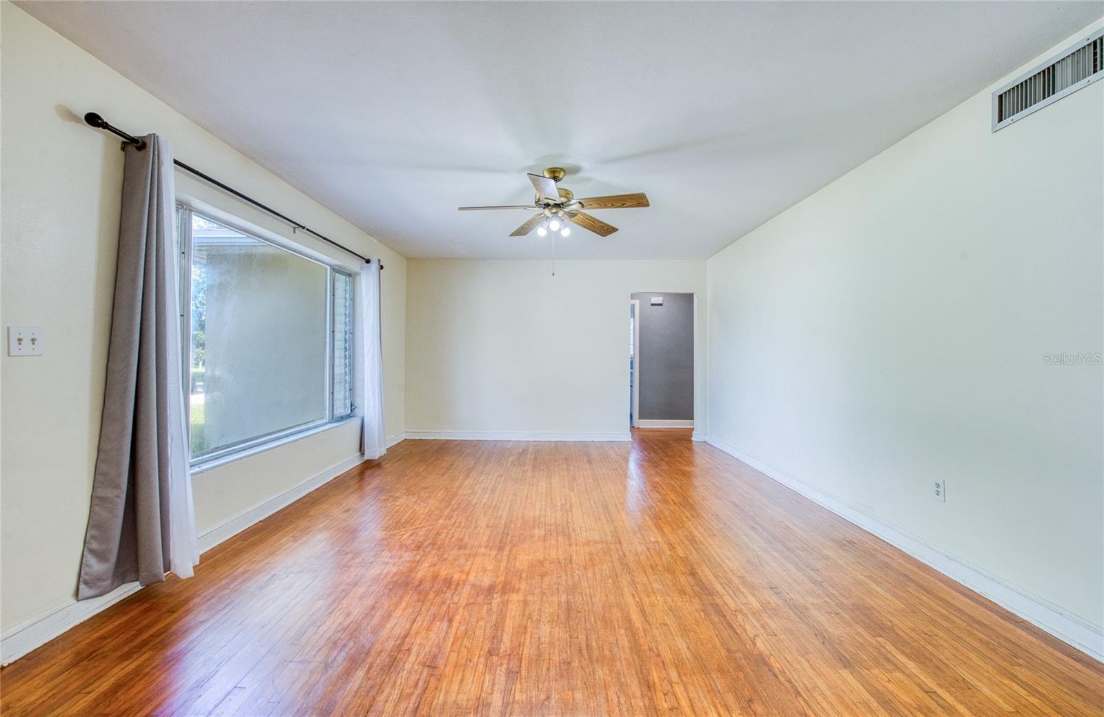 Living Room (6)