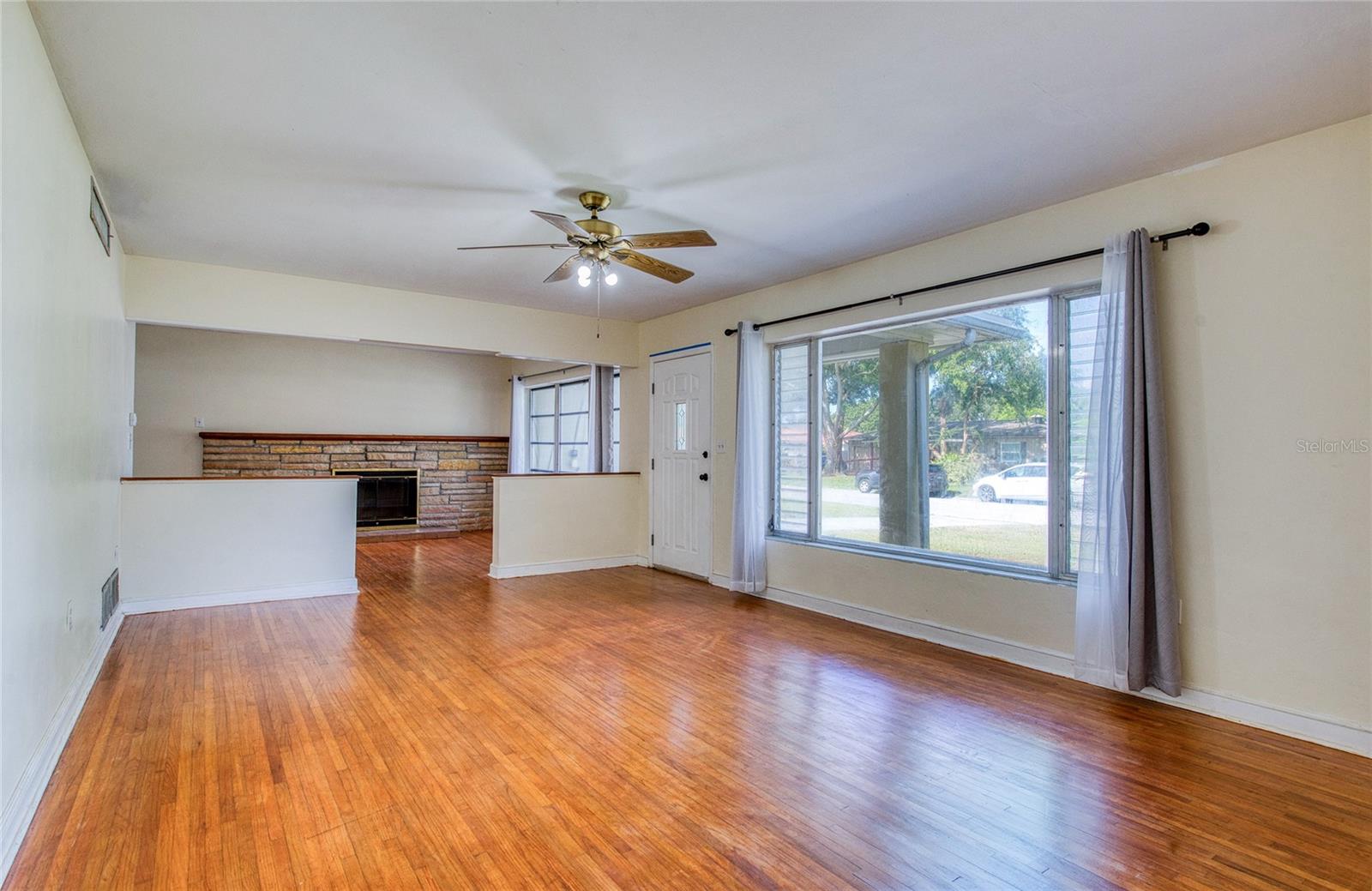 Living Room (8)