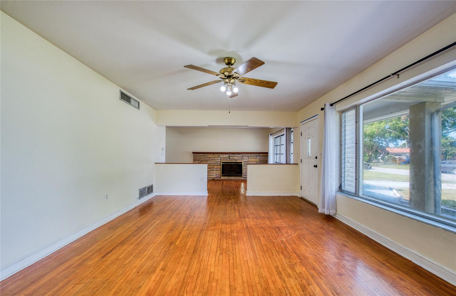 Living Room (9)