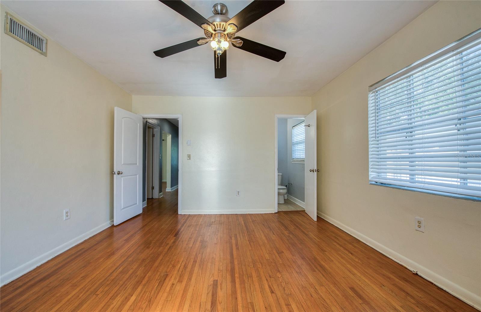 Master Bedroom (1)