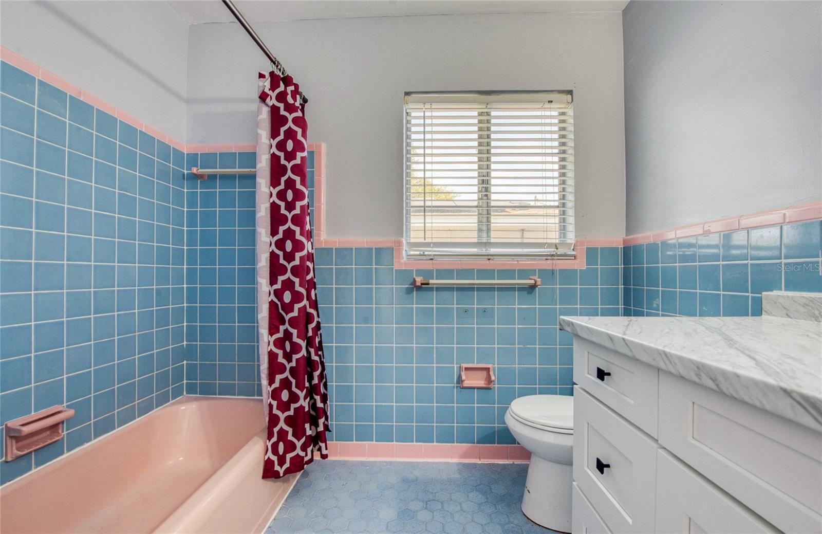 Bathroom 2 (2)
