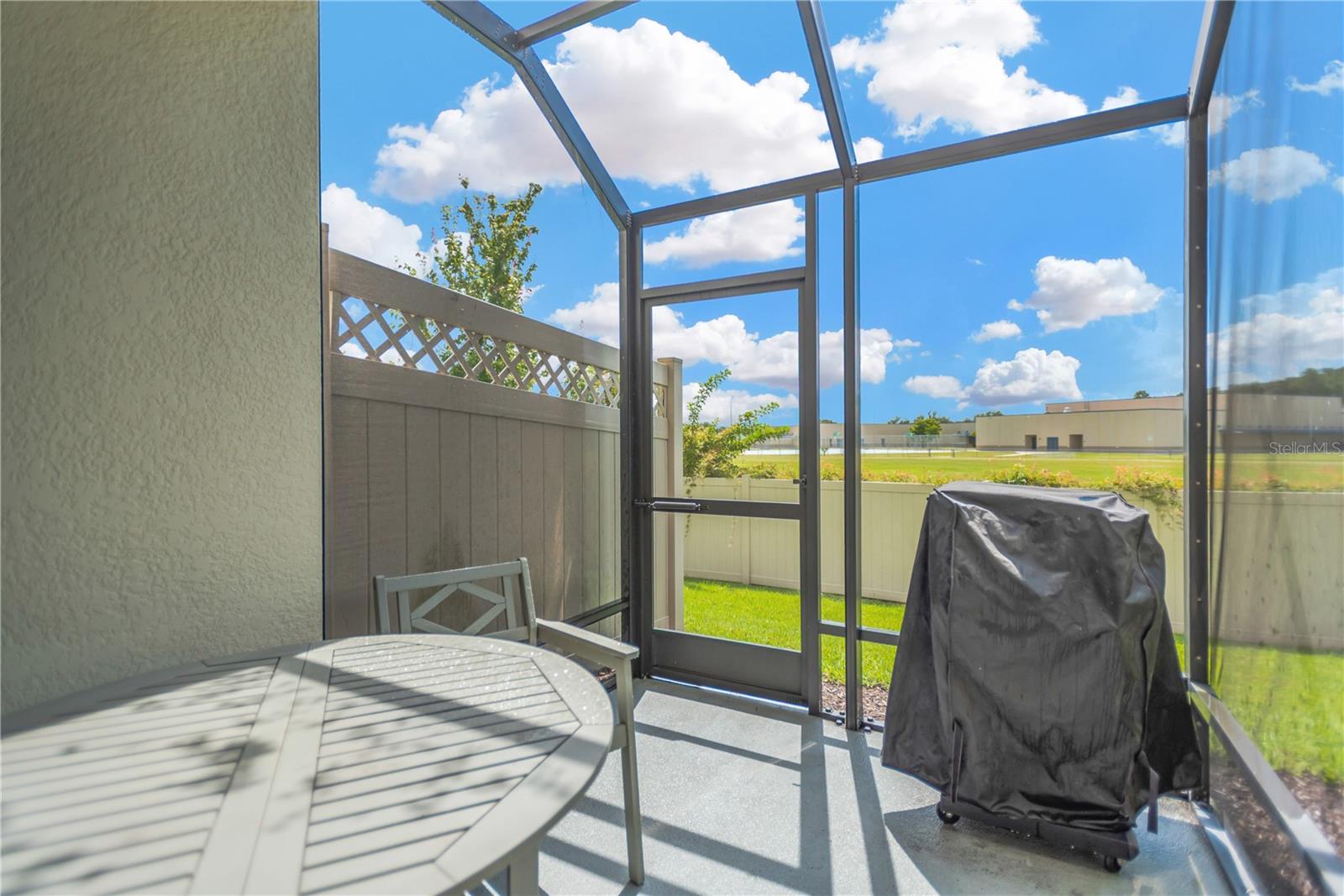 Fully screened patio for outdoor dining!