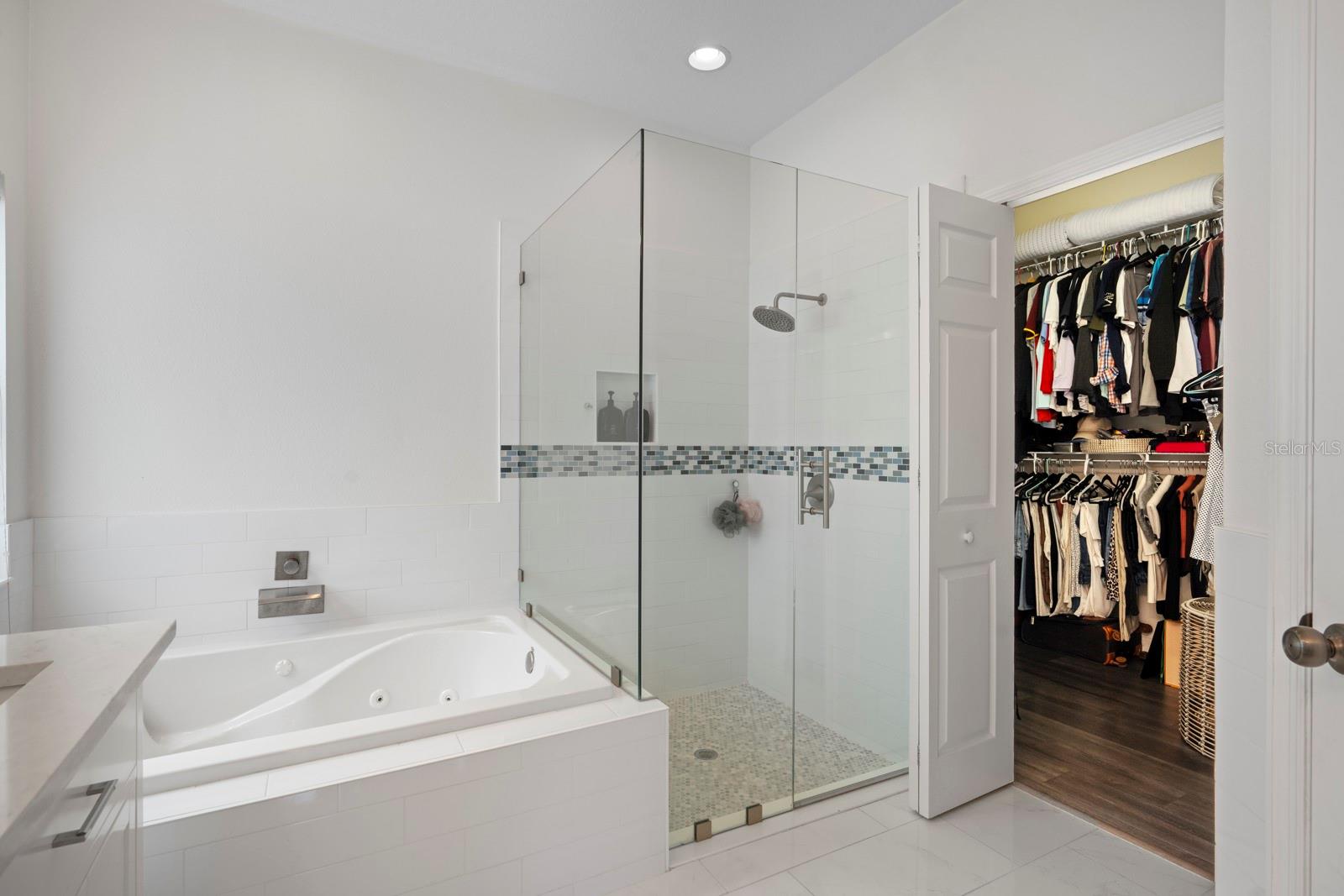 Master bath/closet