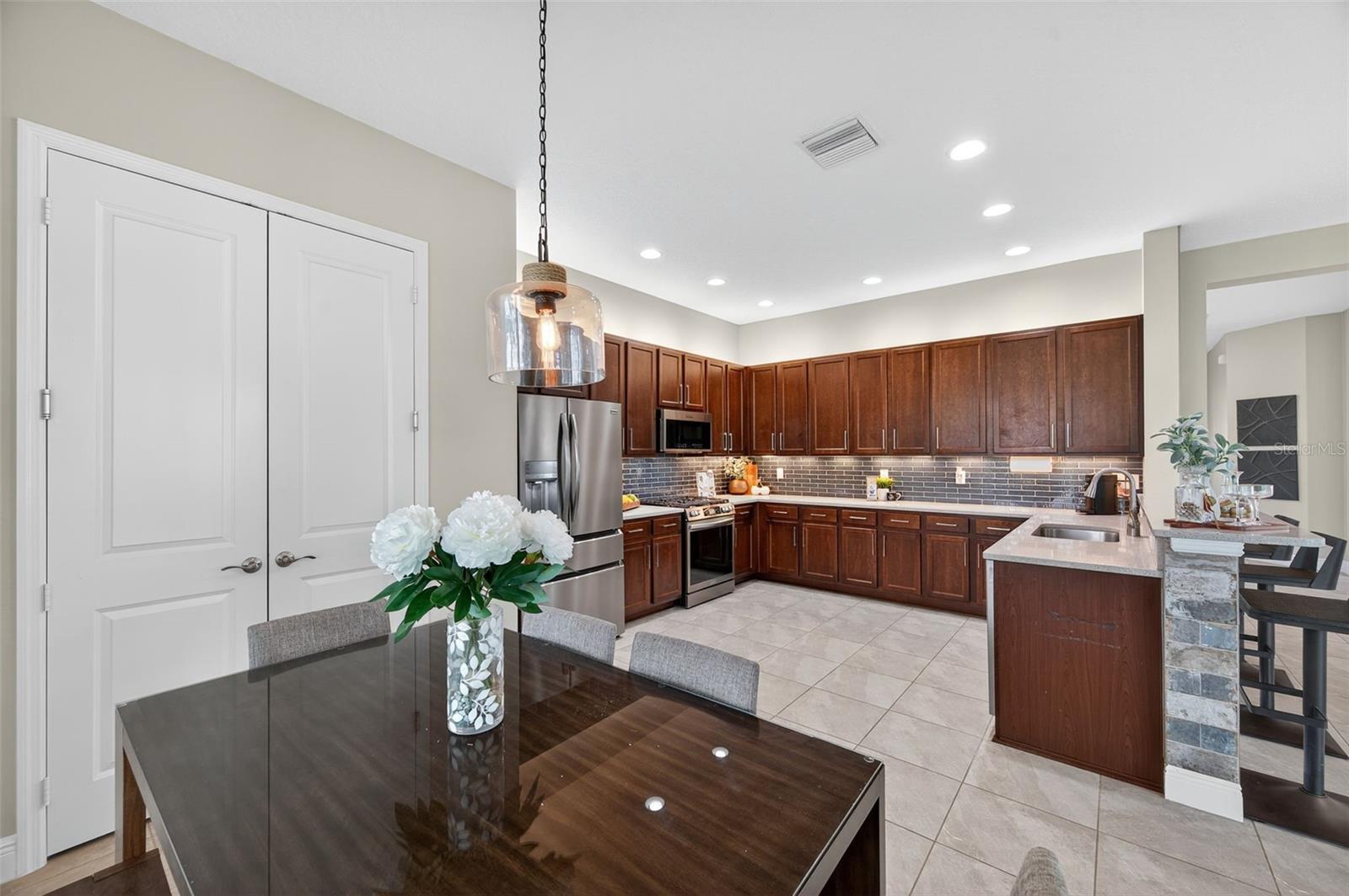 Casual Breakfast Dining area