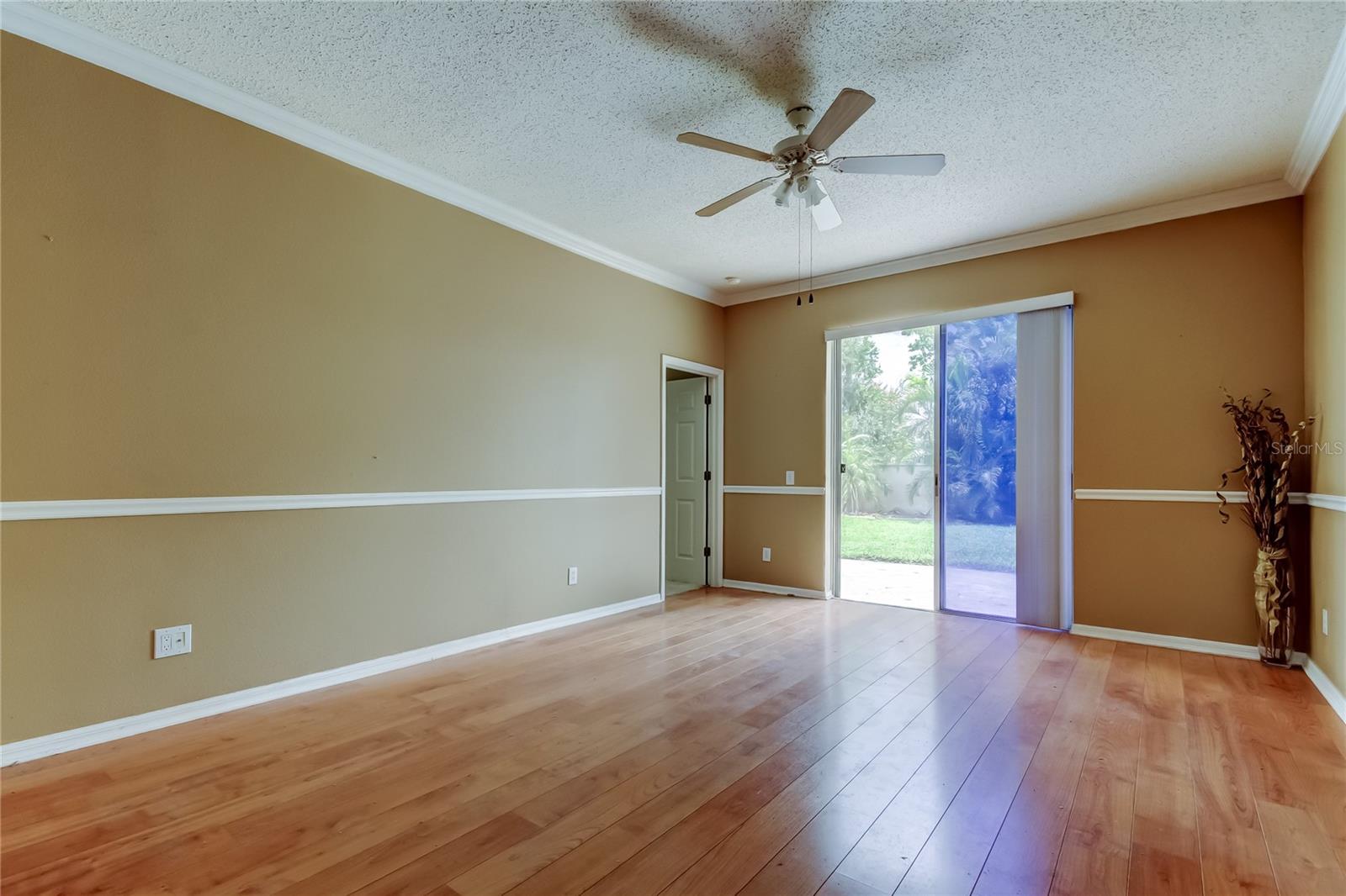 great room overlooking back yard