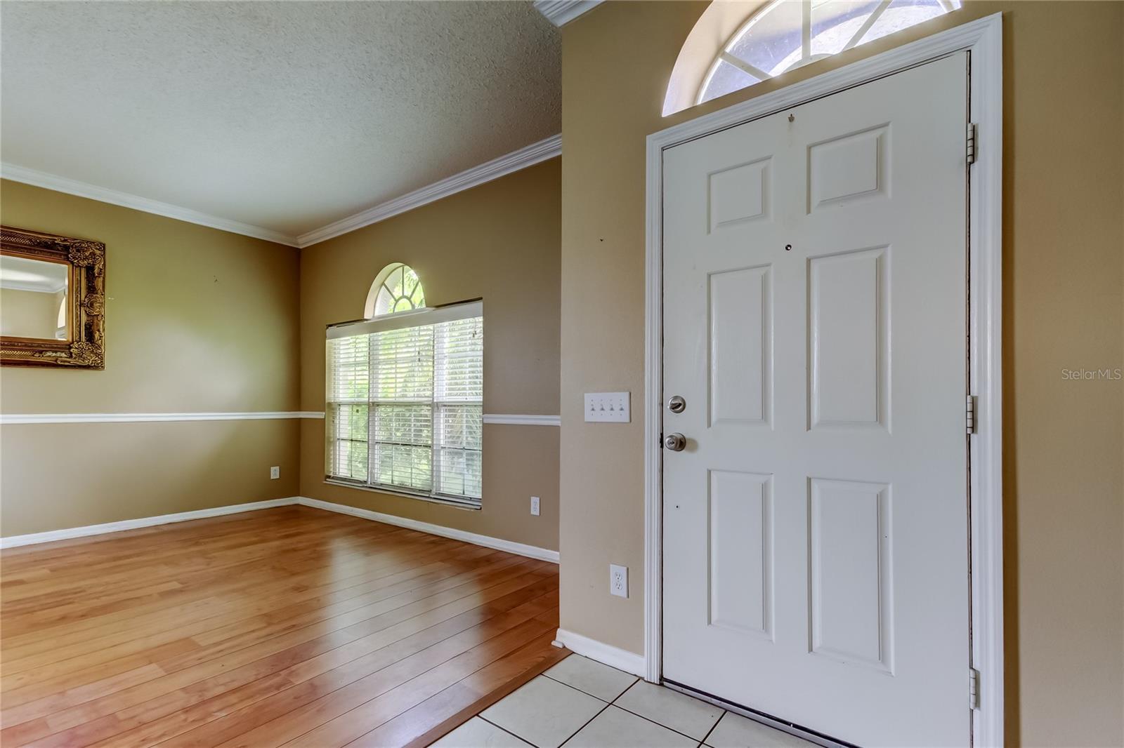Foyer/living room