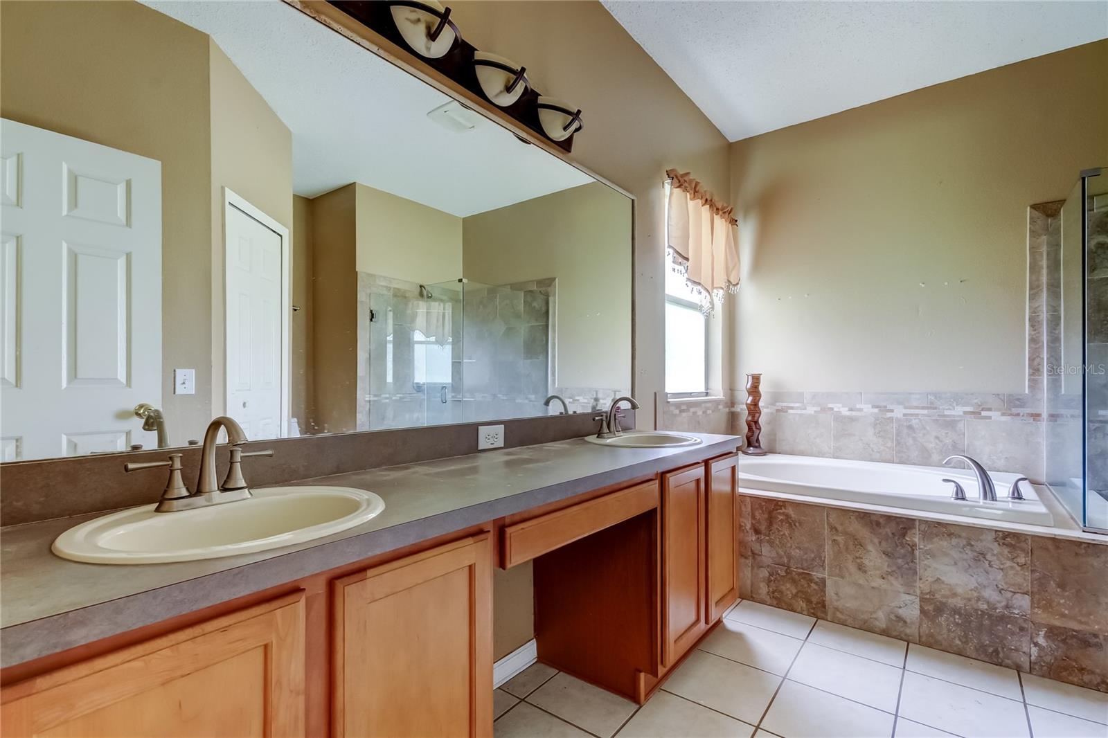 primary en suite bath with dual vanity