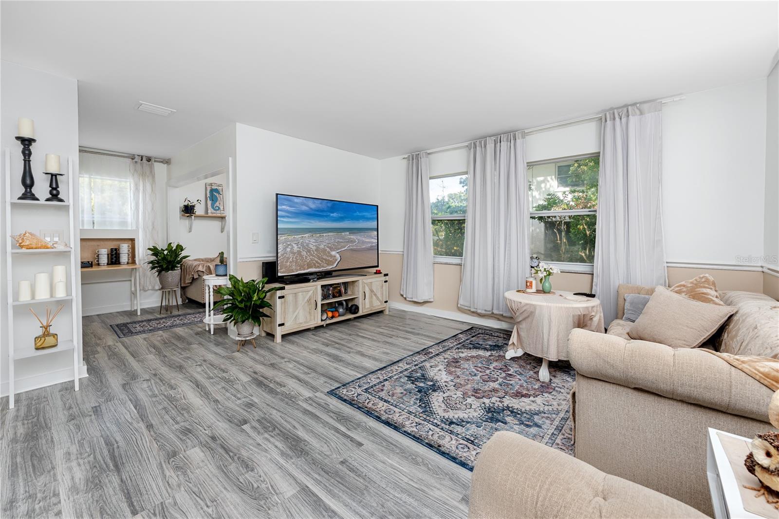 Dining/Living room