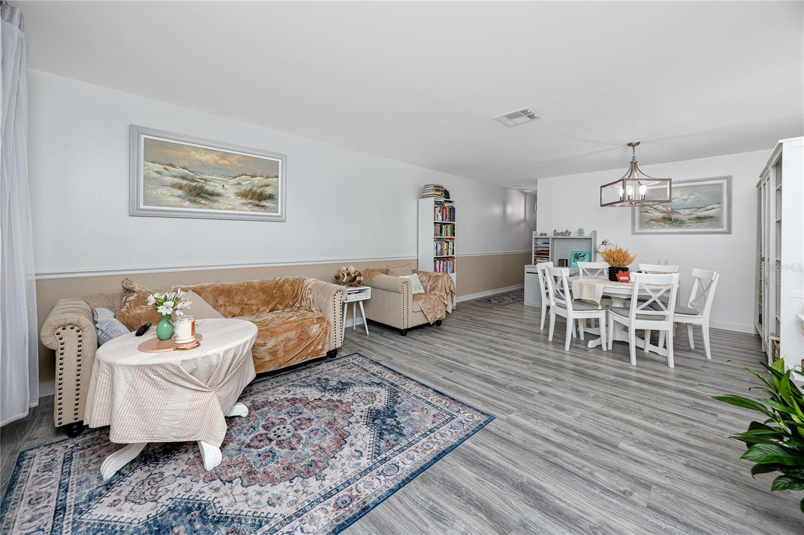 Dining/living room