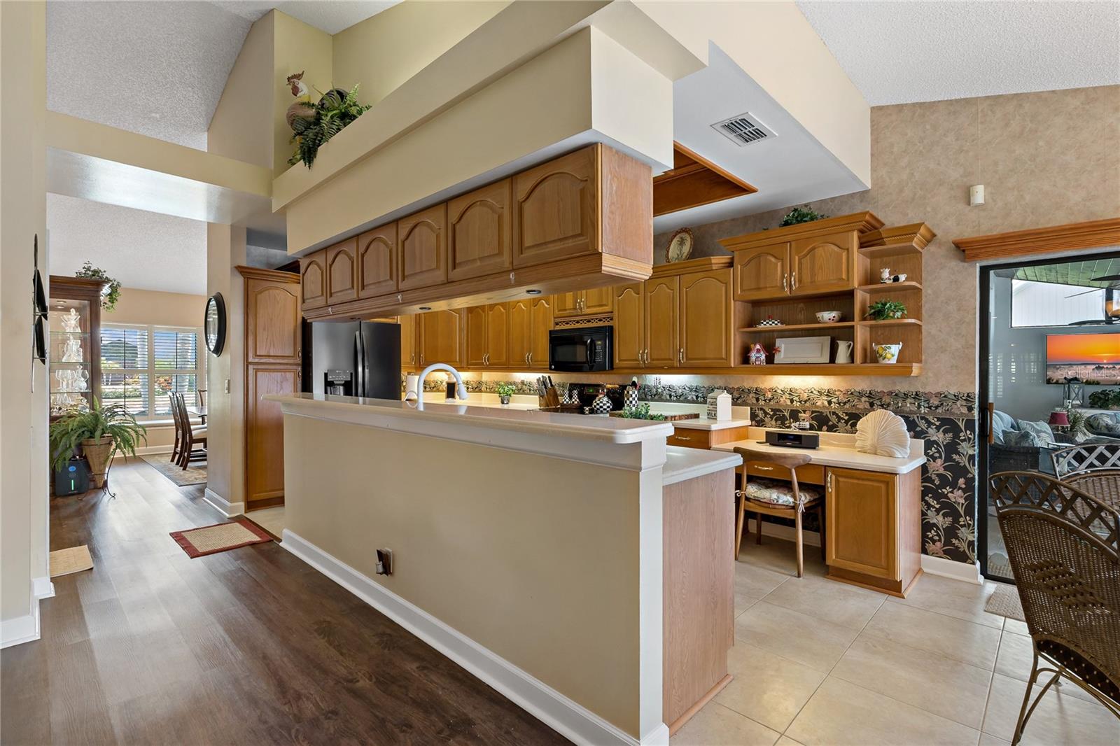 LUXURY VINYL WOOD PLANK FLOORING