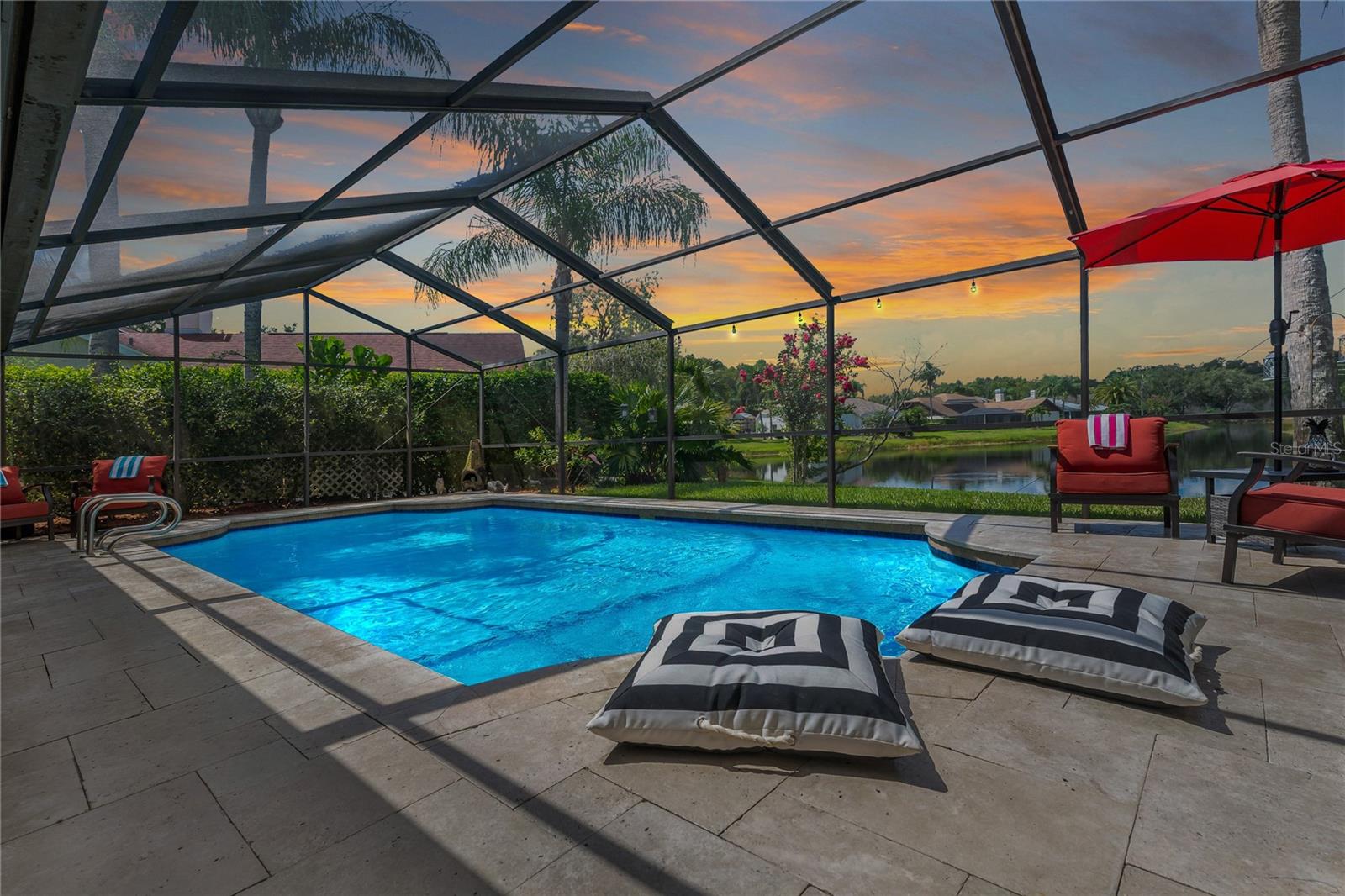 RELAX & UNWIND IN YOUR BACKYARD RETREAT!