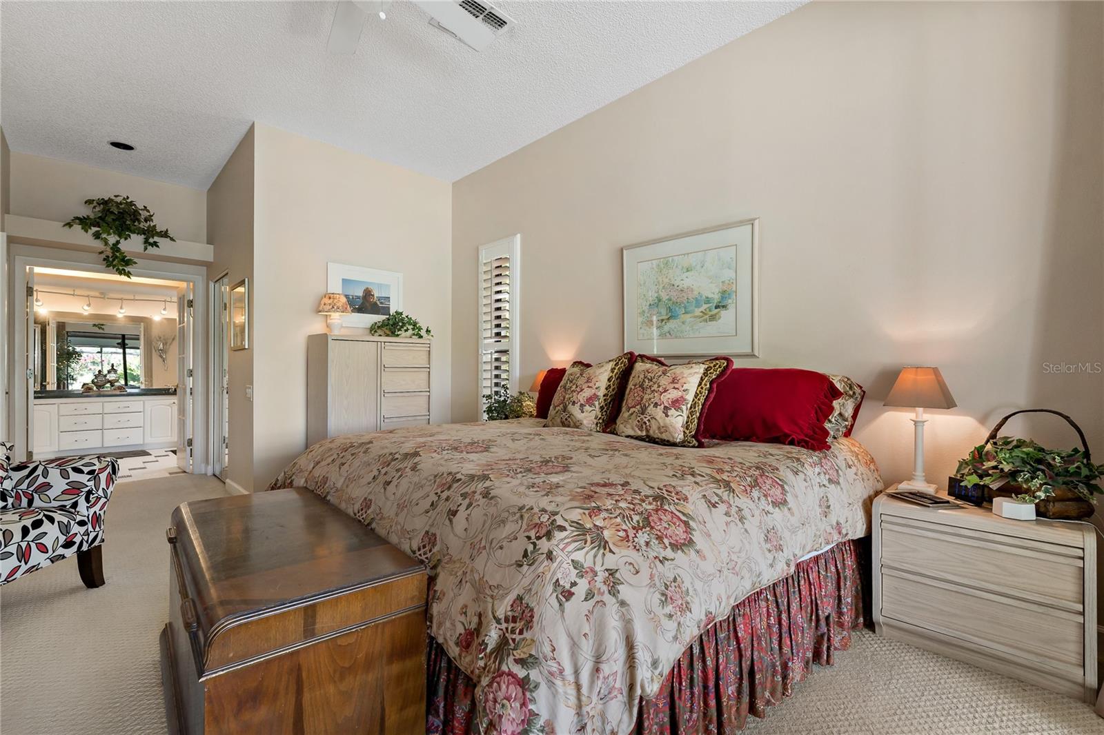 VAULTED CEILINGS IN THE PRIMARY SUITE