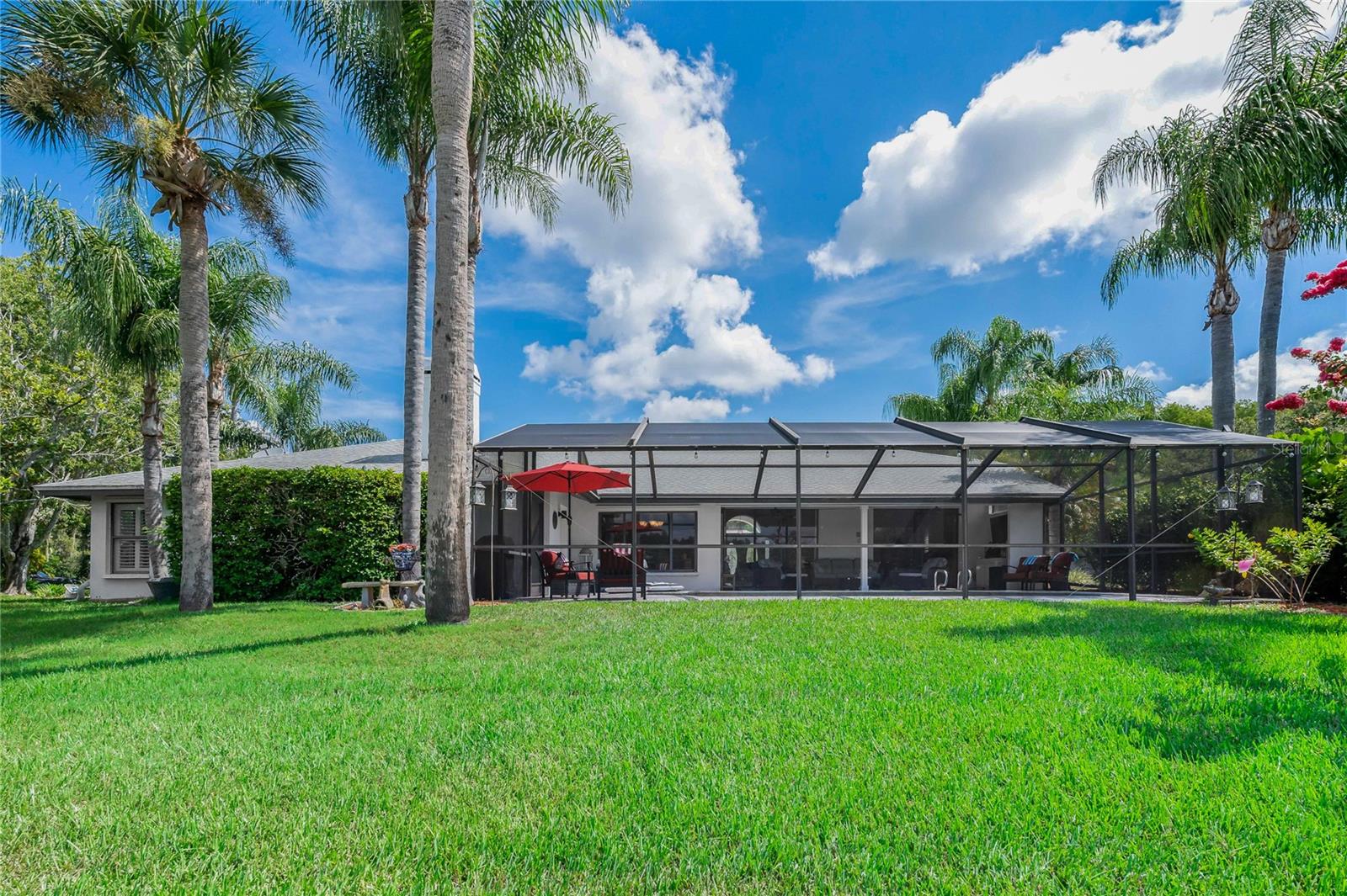 BEAUTIFUL YARD TO ENJOY MANY ACTIVITIES!!