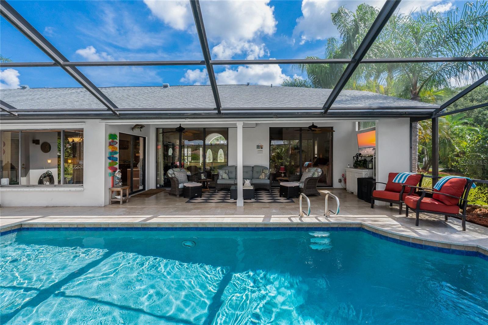 GREAT OUTDOOR LIVING COVERED SPACE