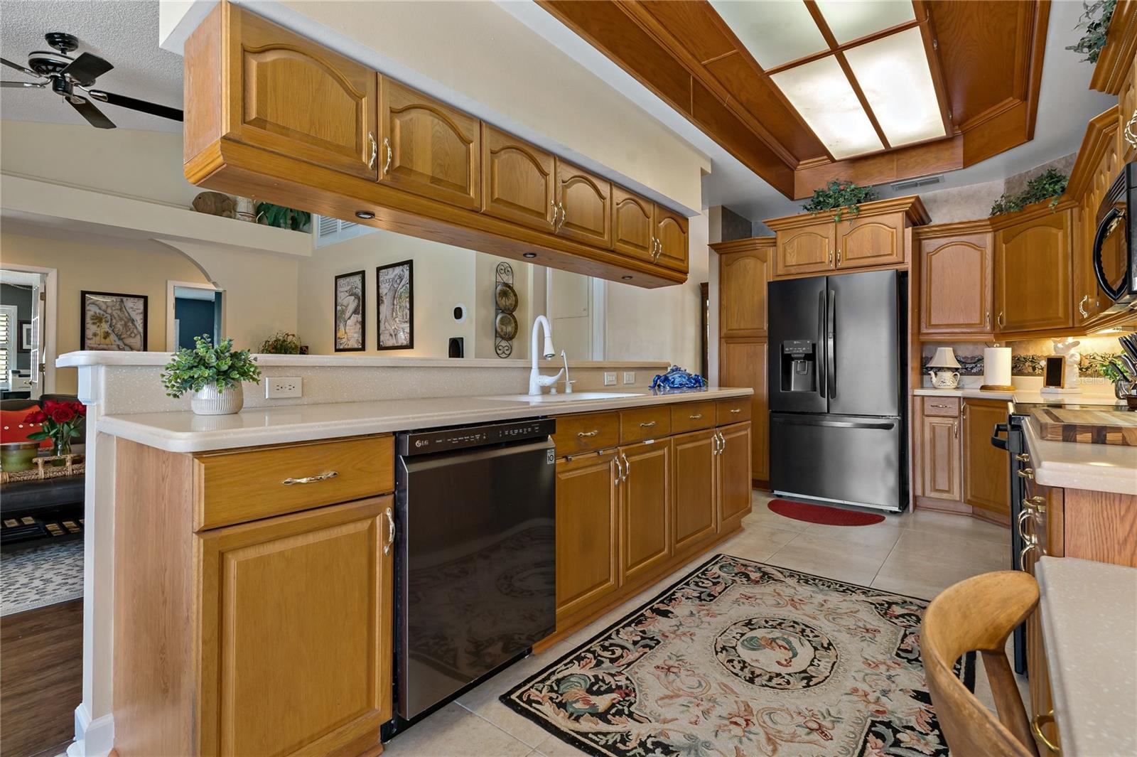 BEAUTIFULLY APPOINTED KITCHEN