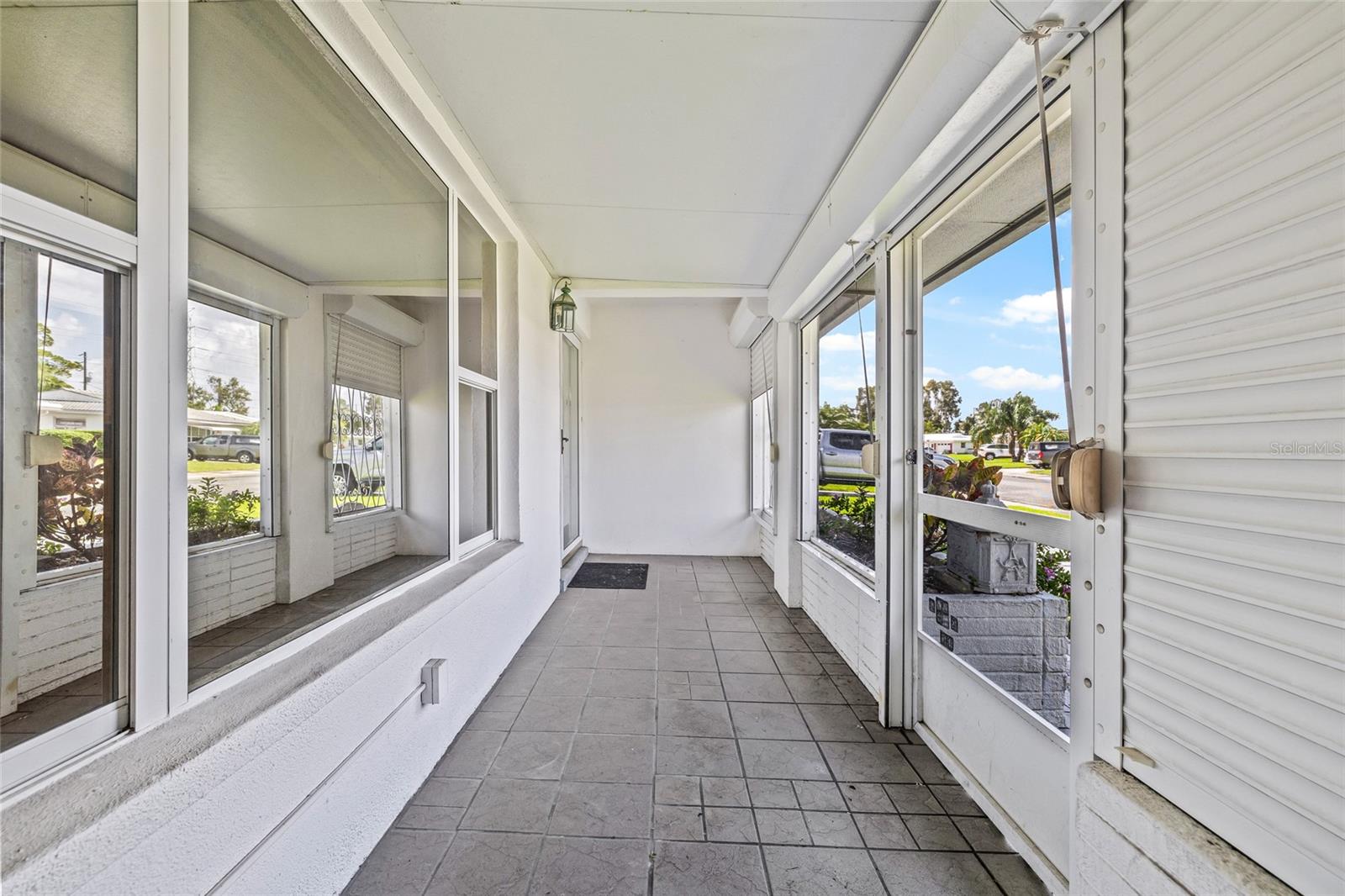 Enclosed front lanai.