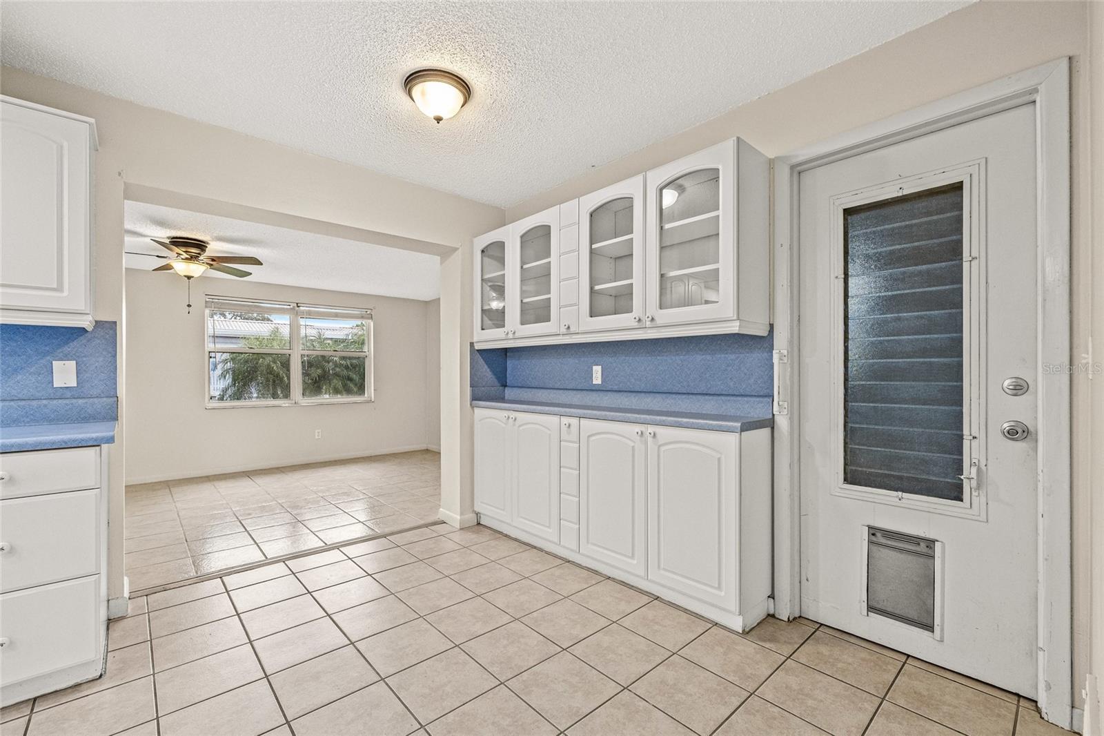 Side door leads to the 1 car attached garage with laundry hookups.
