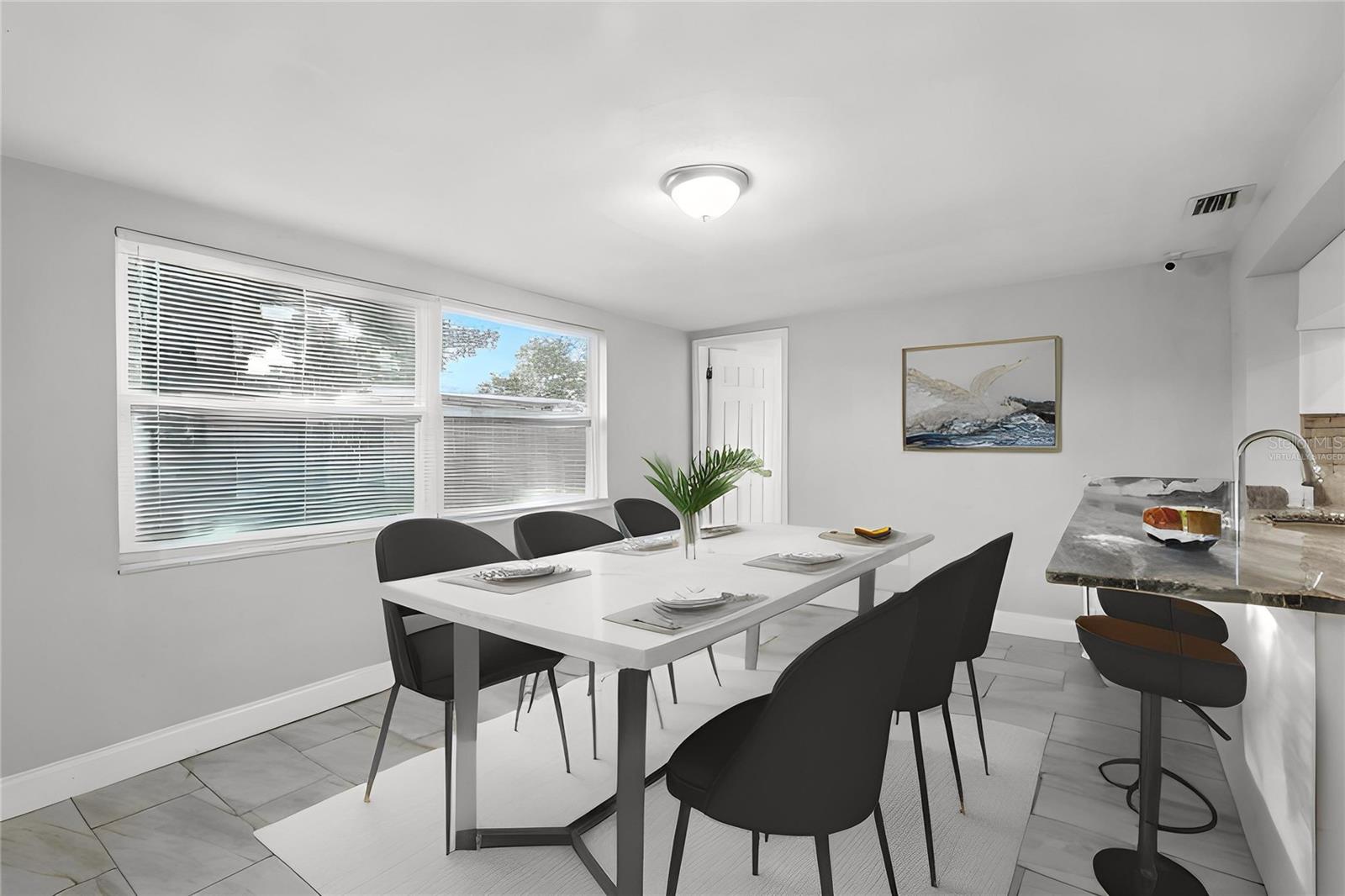 Family Room/Dinning area Virtually staged