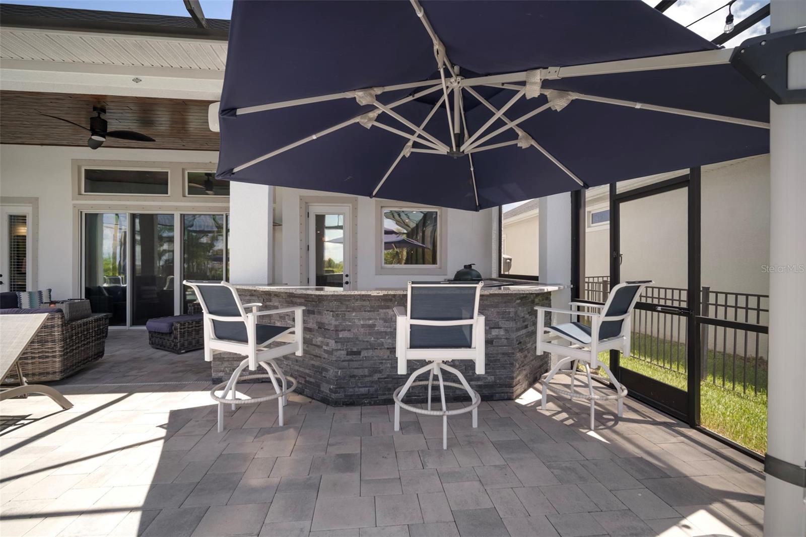 Outdoor Kitchen/Bar