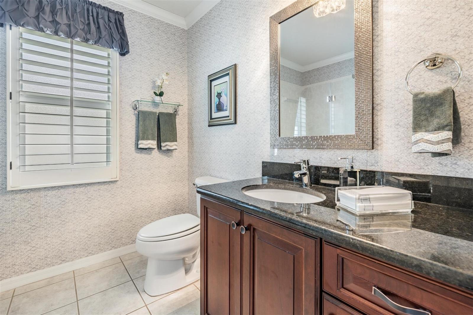Full bathroom 2