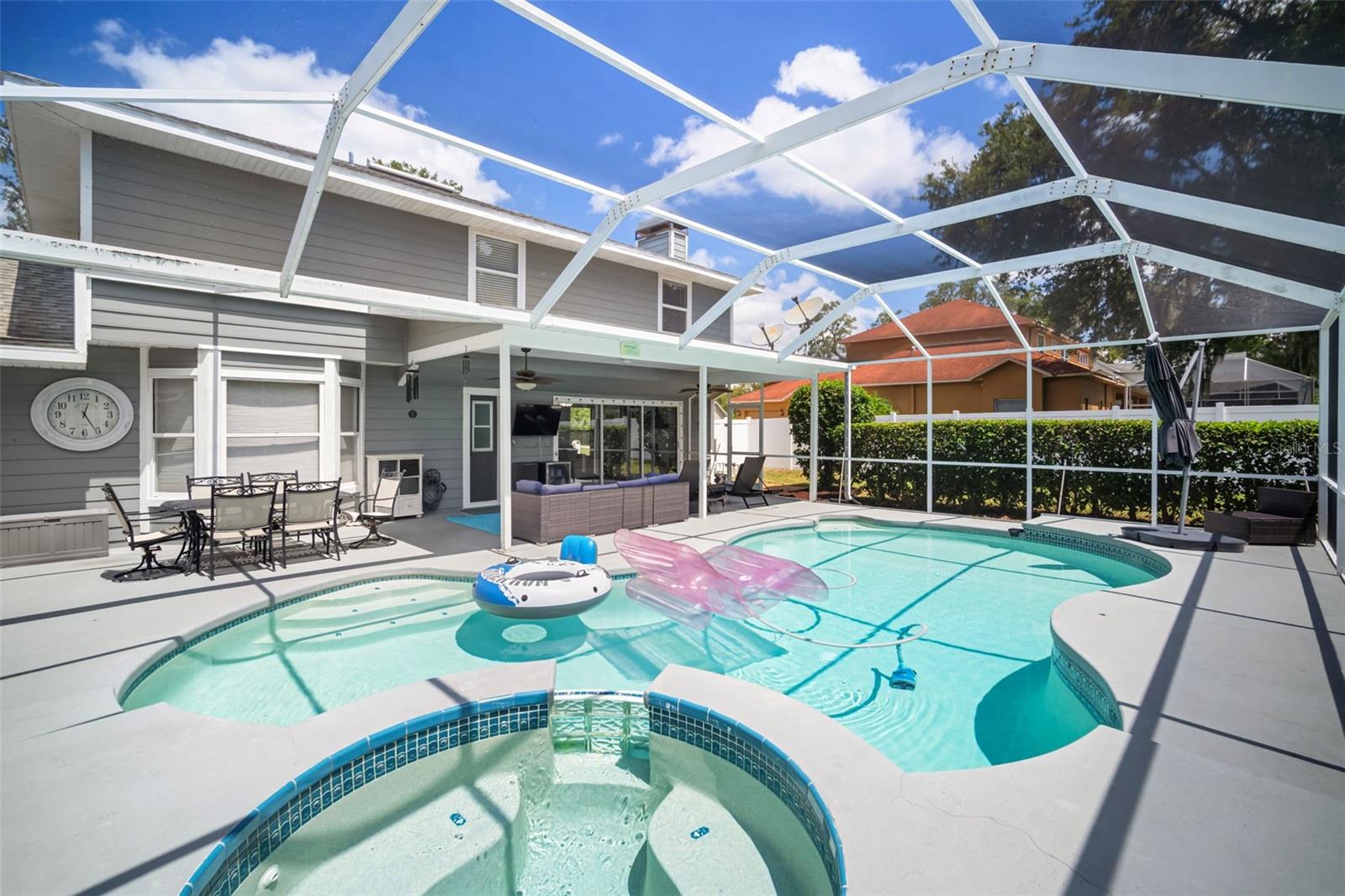 Pool & Spa