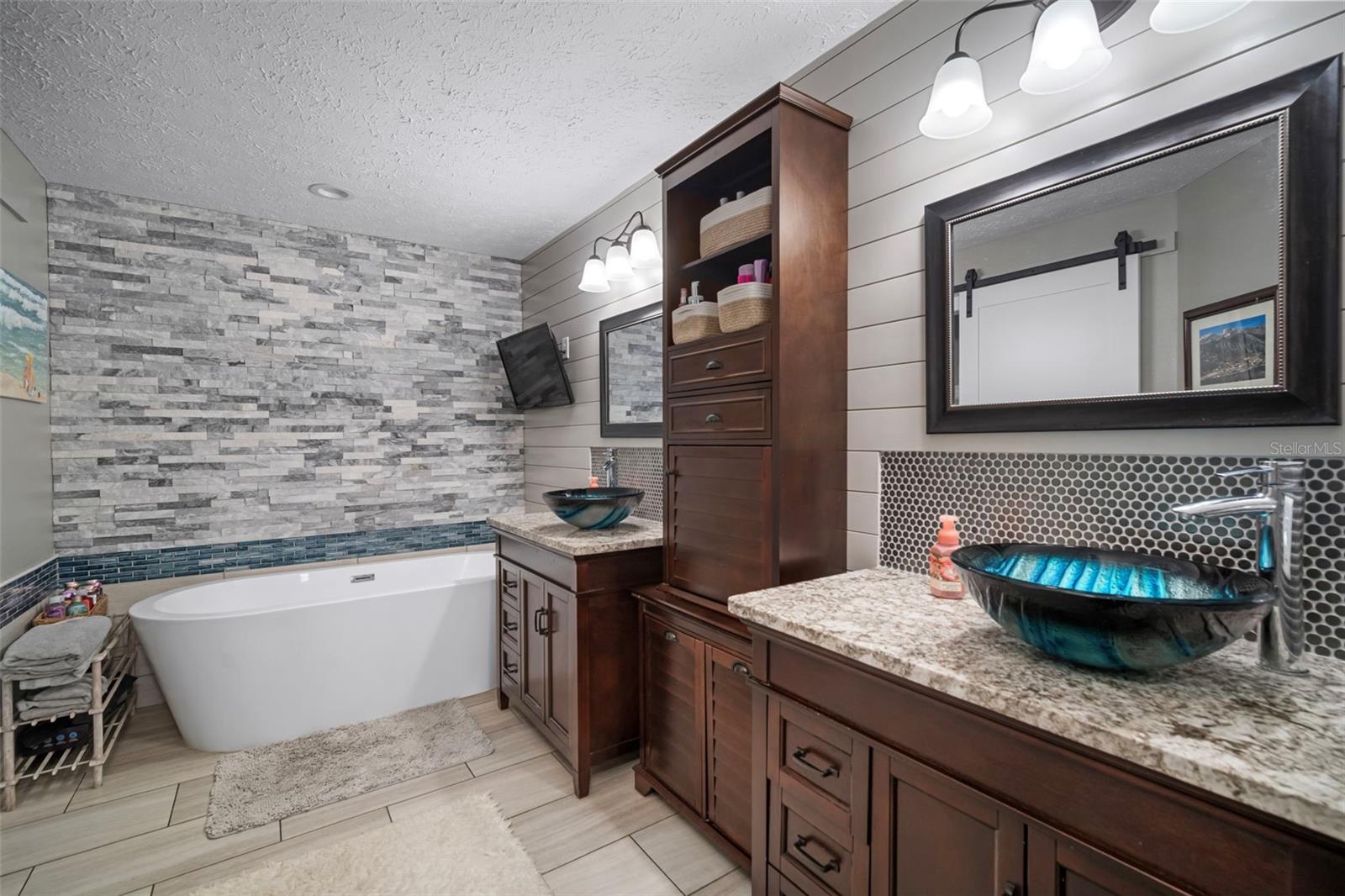 Double vanity, garden soaking tub and seperate shower
