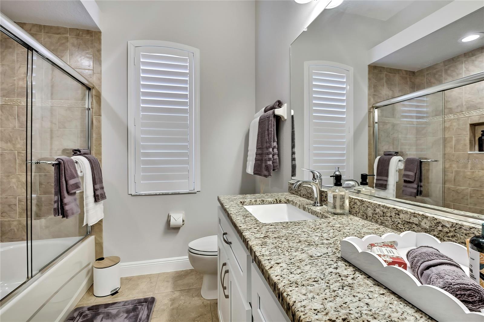 Tub with Shower