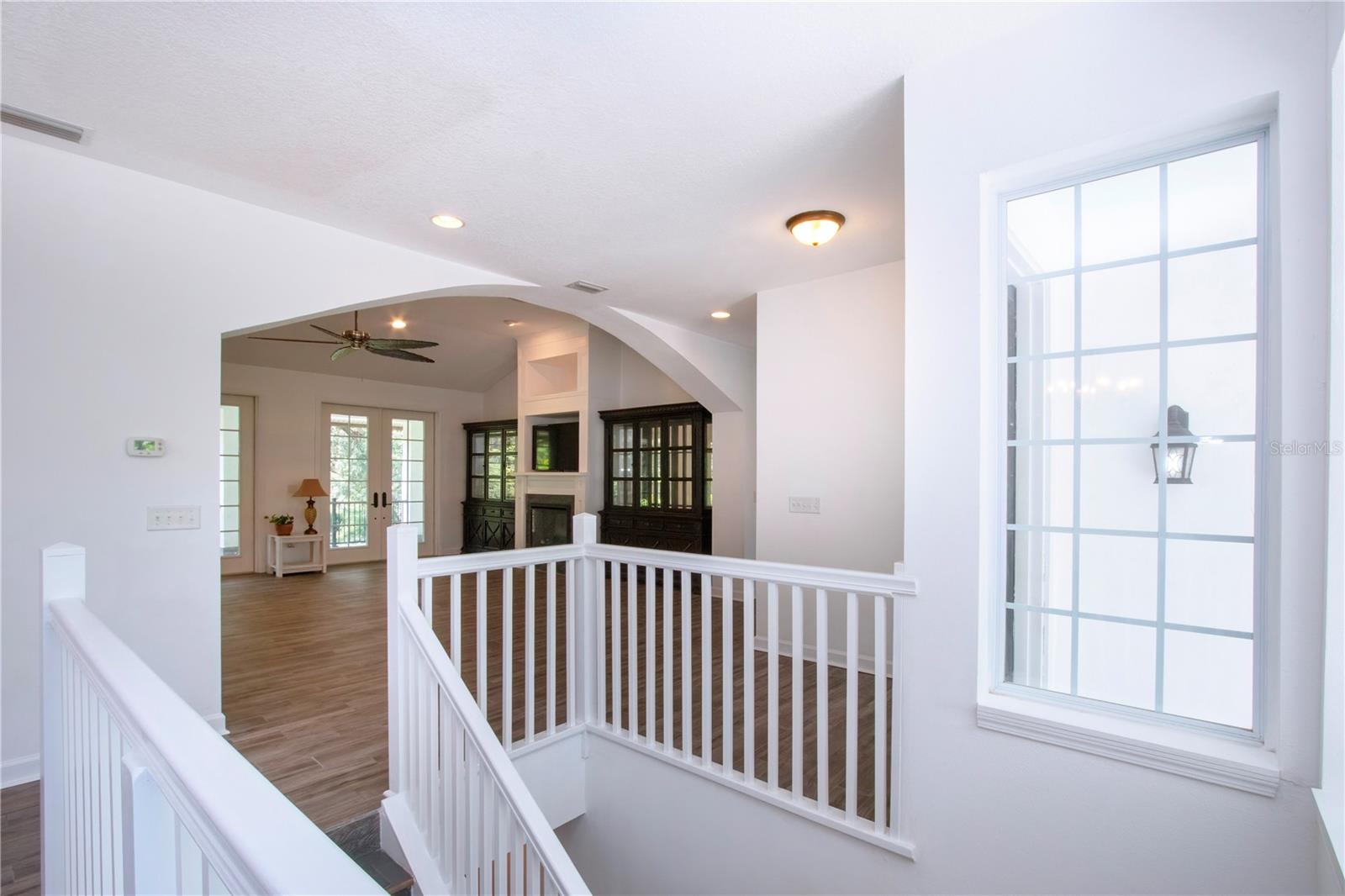 BANISTER VIEW TO THE STAIRS GOING TO THE 1ST FLOOR