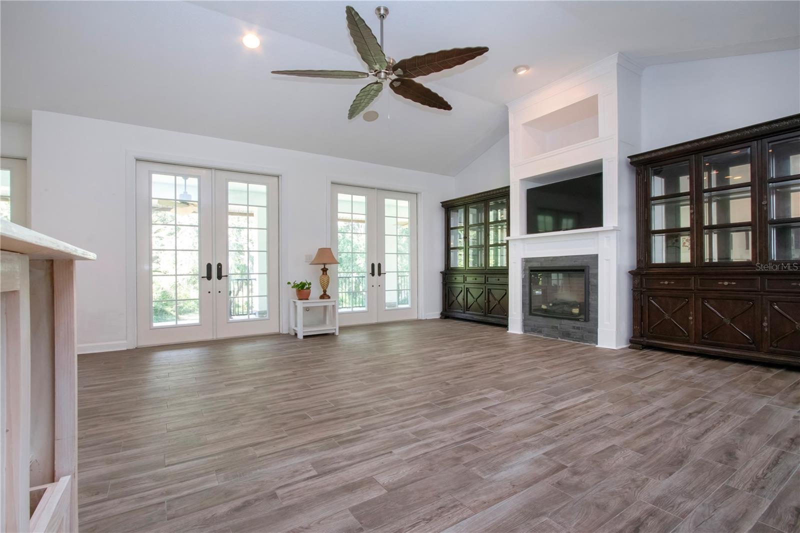ACTUAL VIEW OF THE LIVING ROOM