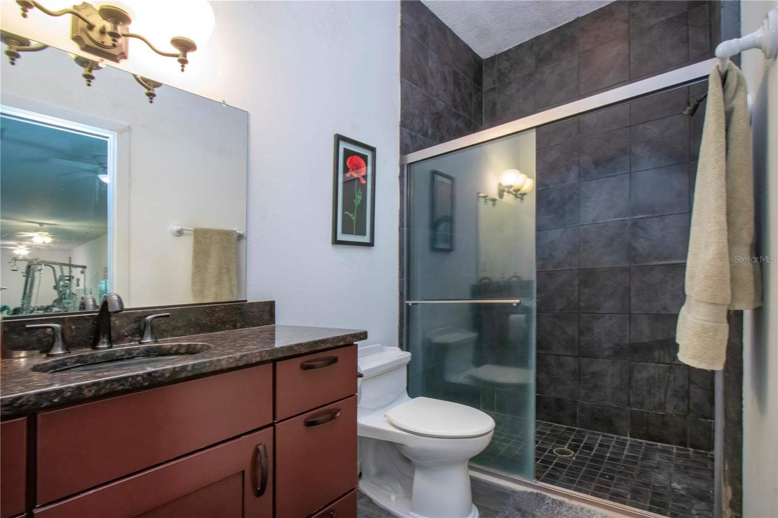 1ST FLOOR FULL BATHROOM