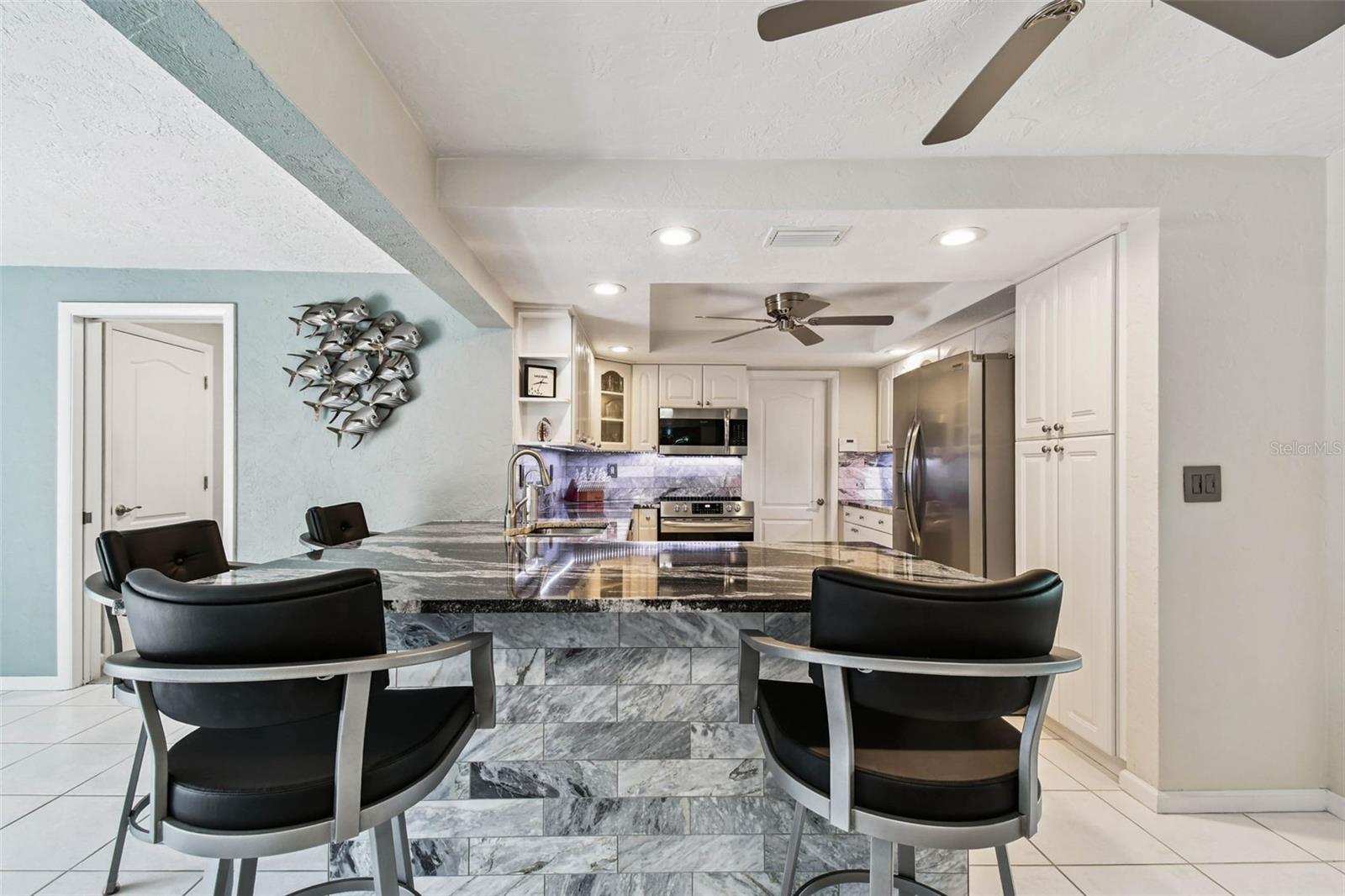 This kitchen definitely spells "WOW"!