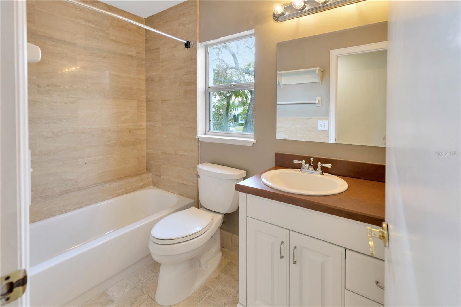 bathroom 2 (hall bath)