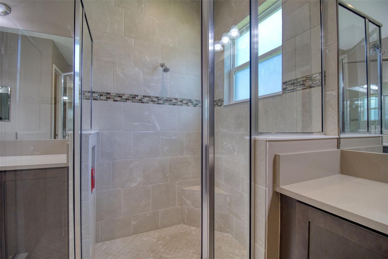 Large Walk-In Shower w/Bench
