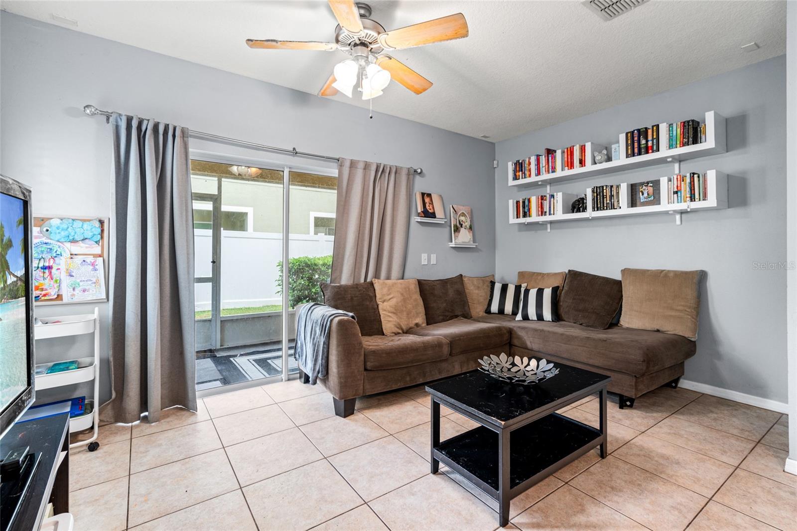 Living Room looking to Lanai
