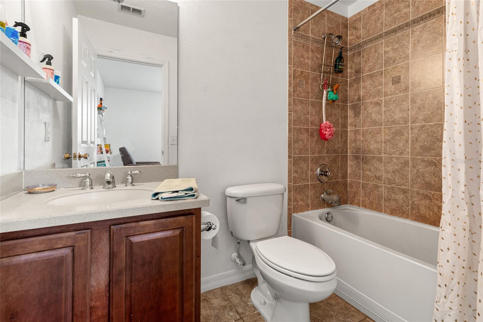 Secondary Bathroom with Tub