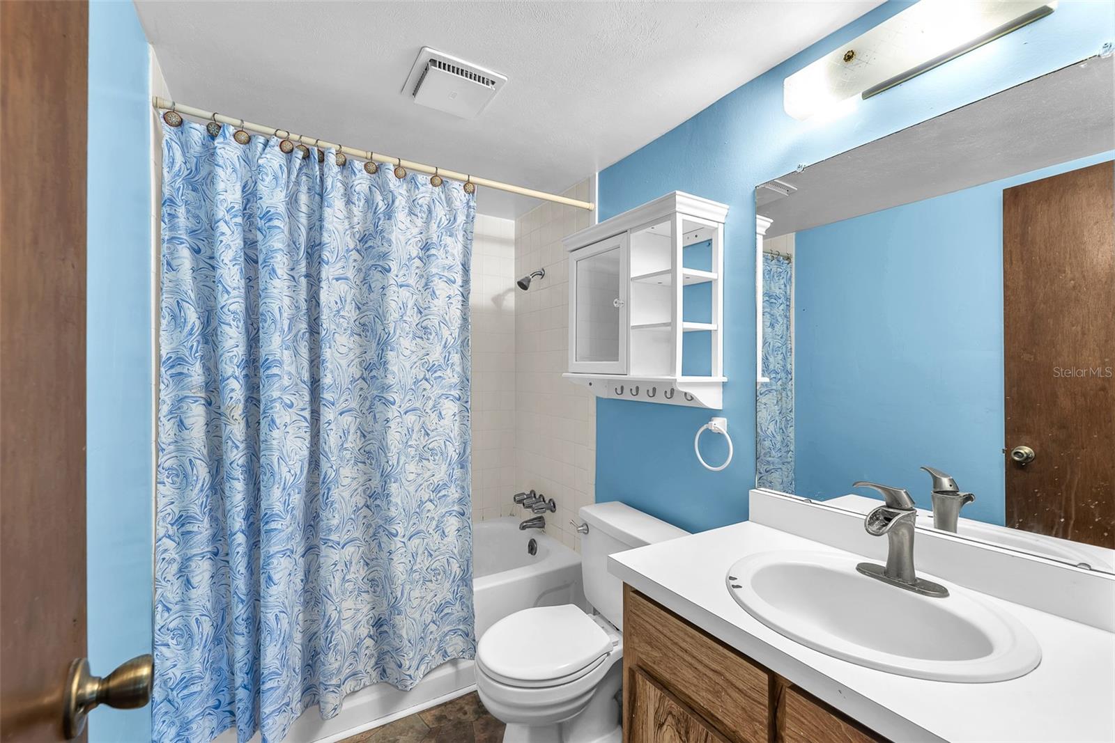 Guest bathroom with tub/shower combination