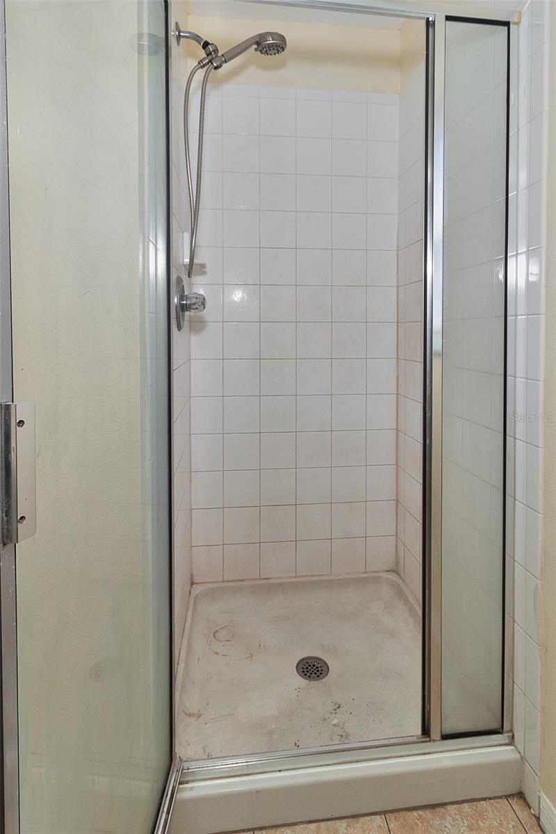 TB8416599
