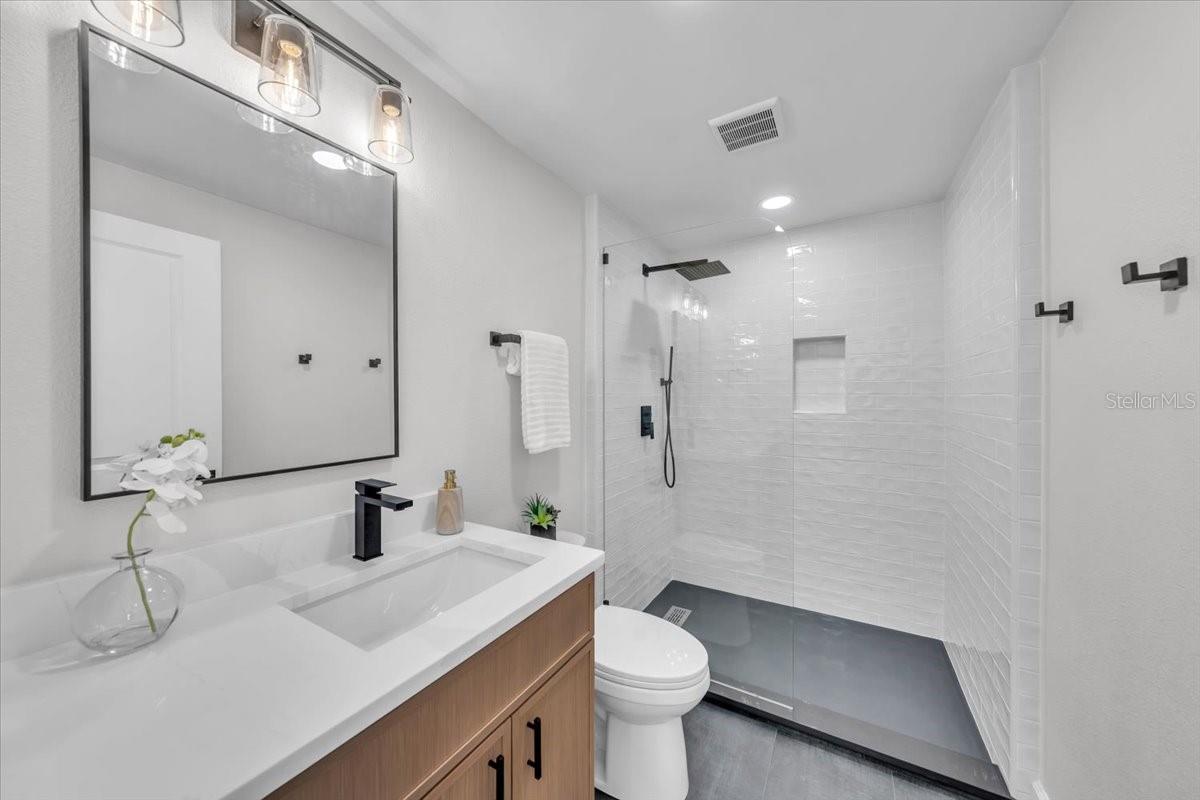 1st floor bedroom/bath