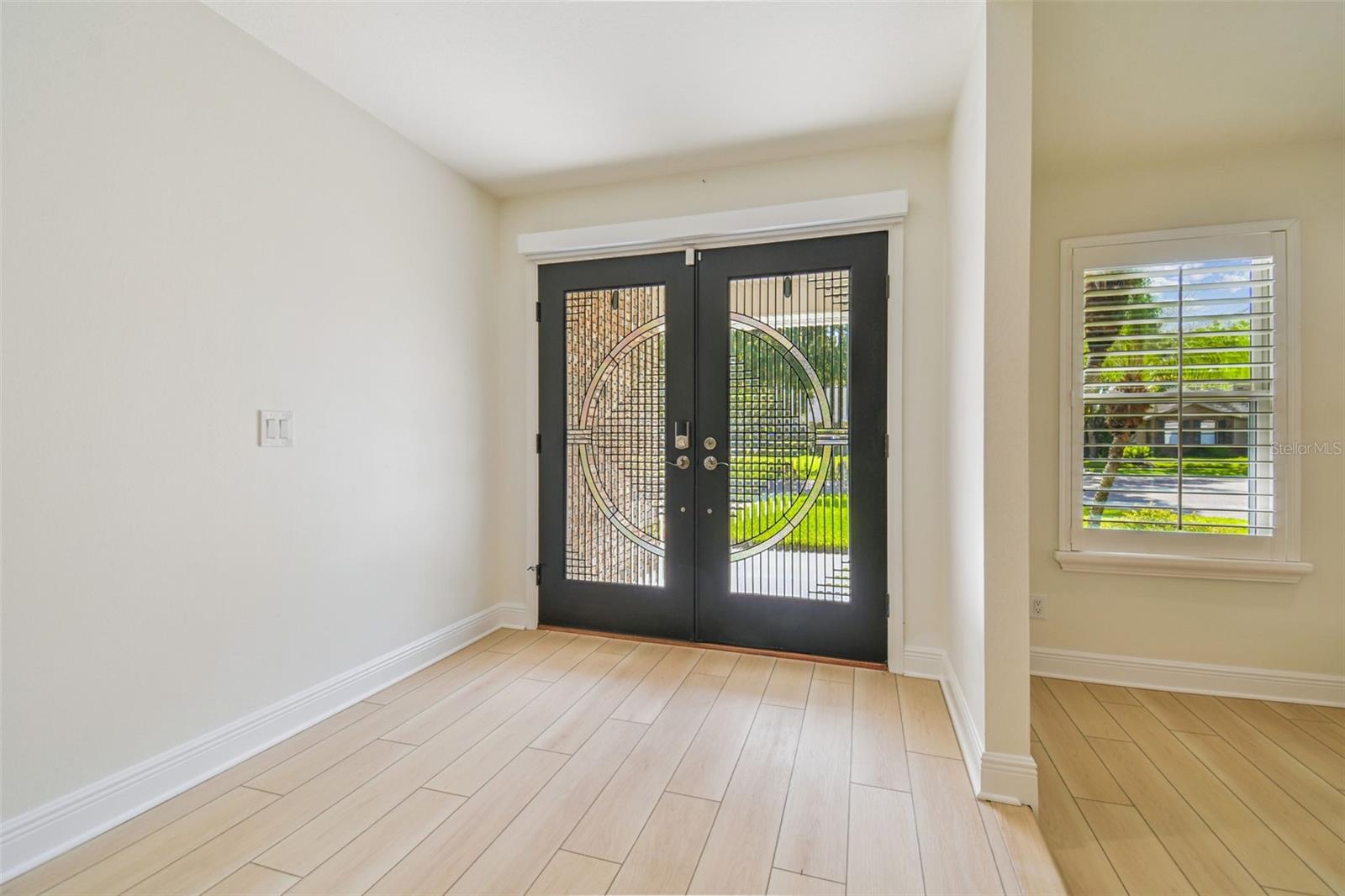 Foyer w/Double Glass Entry Doors